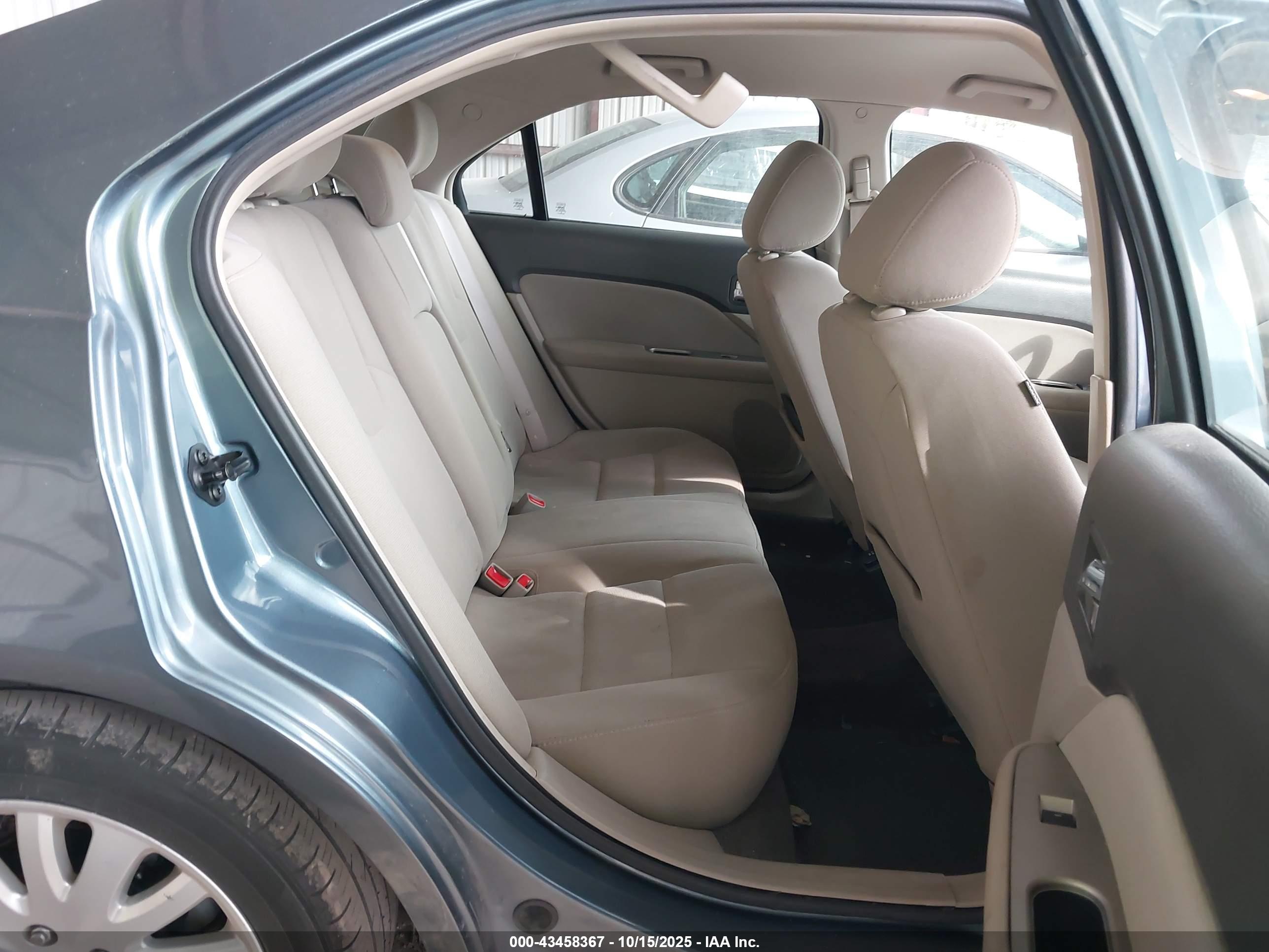 FORD FUSION image 8