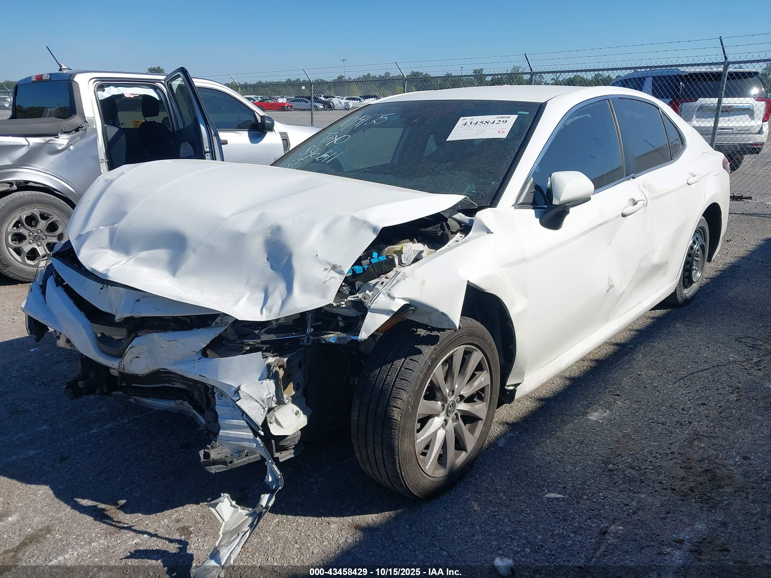 TOYOTA CAMRY image 2