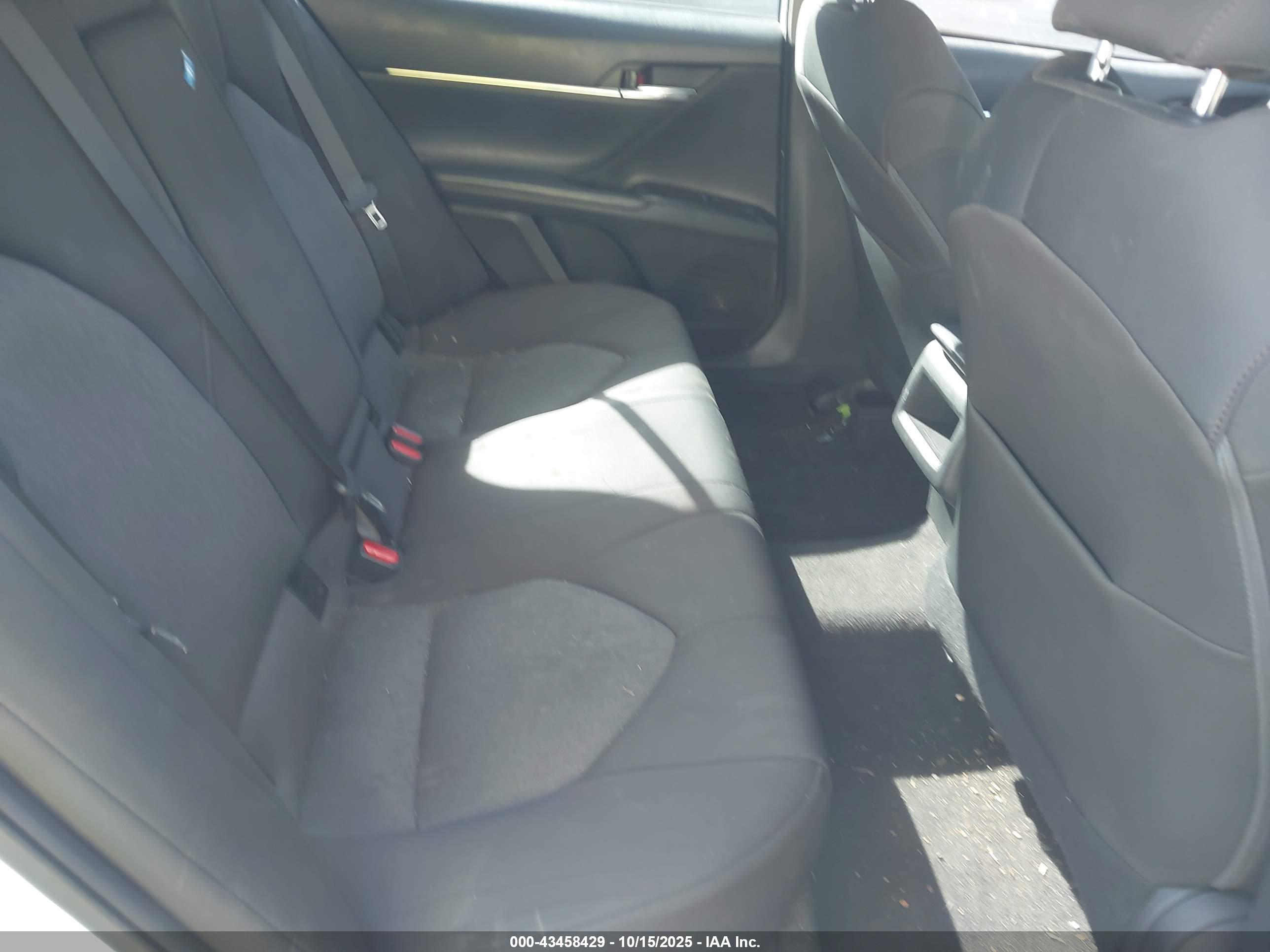TOYOTA CAMRY image 8