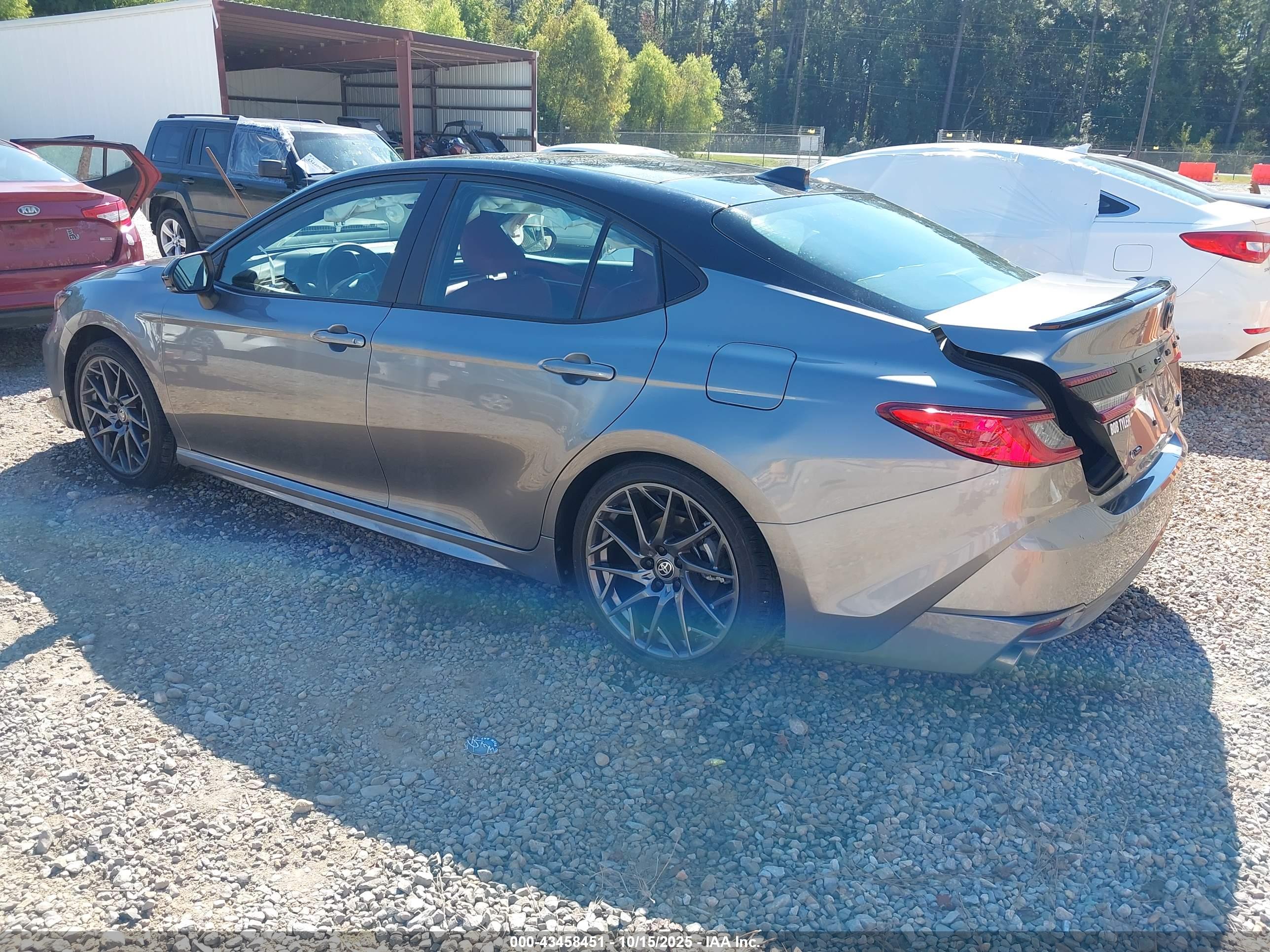 TOYOTA CAMRY image 3