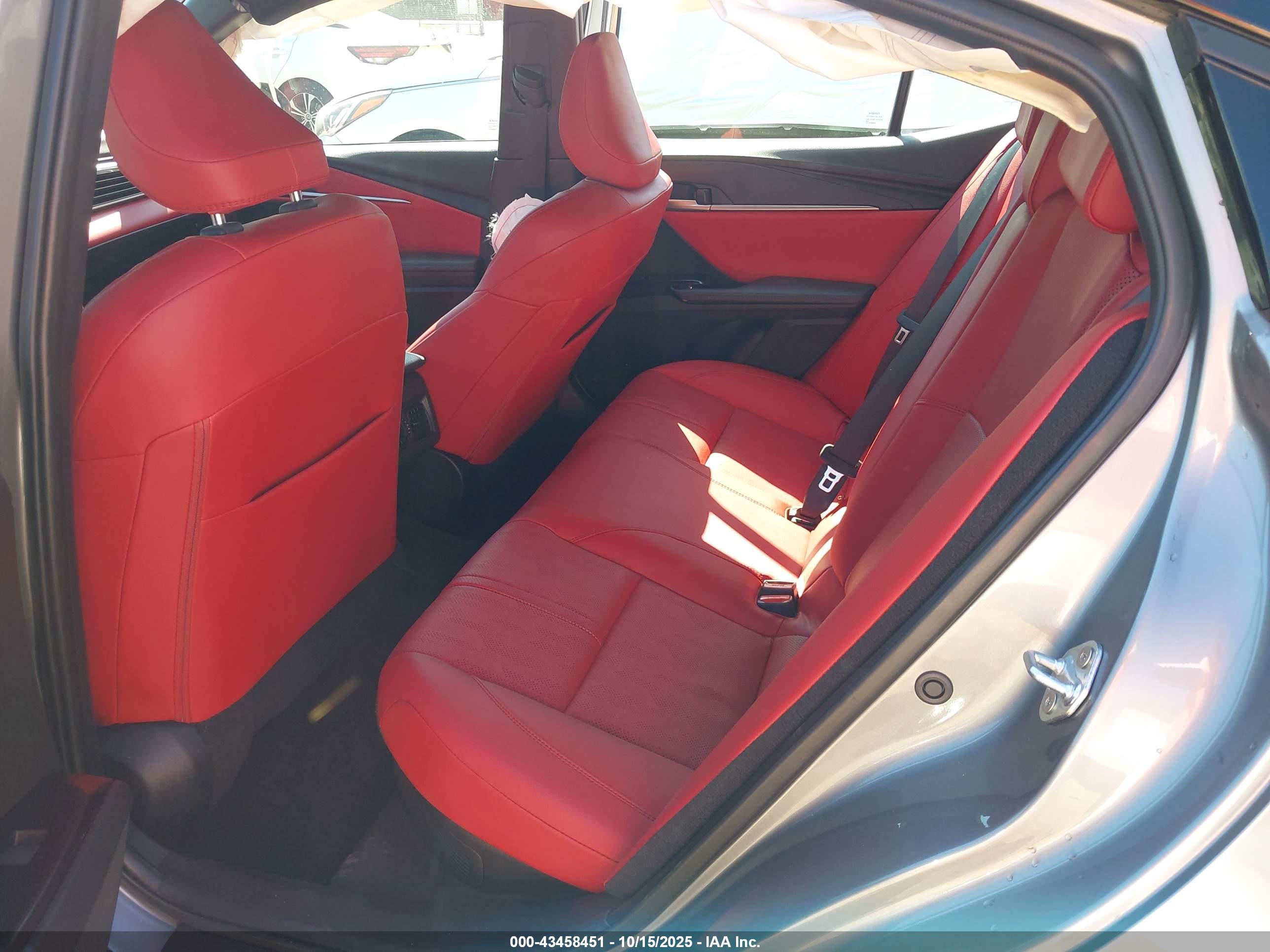 TOYOTA CAMRY image 8