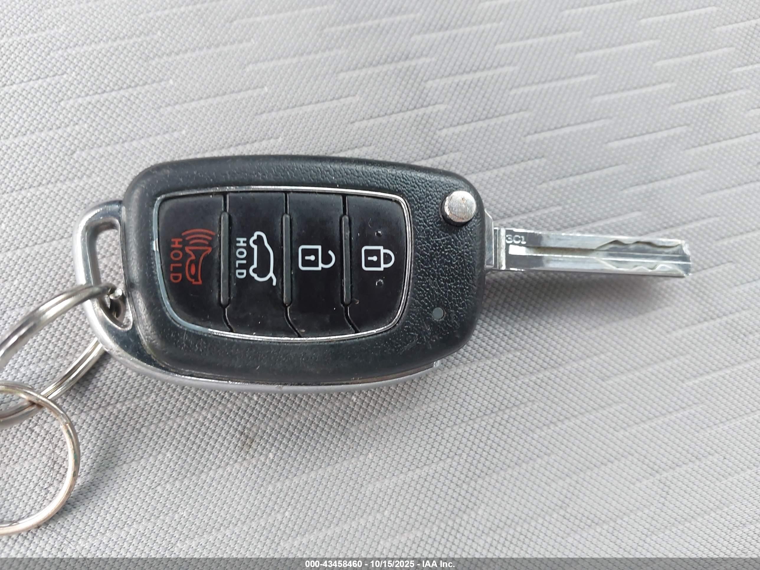 HYUNDAI TUCSON image 11