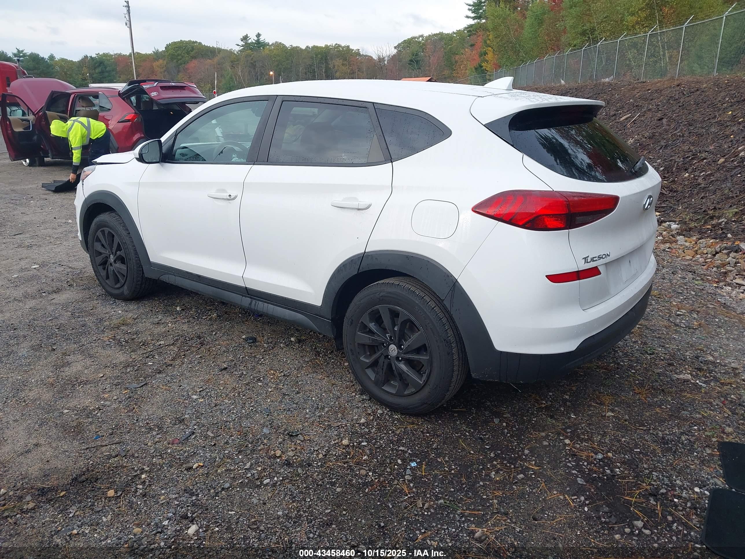 HYUNDAI TUCSON image 3