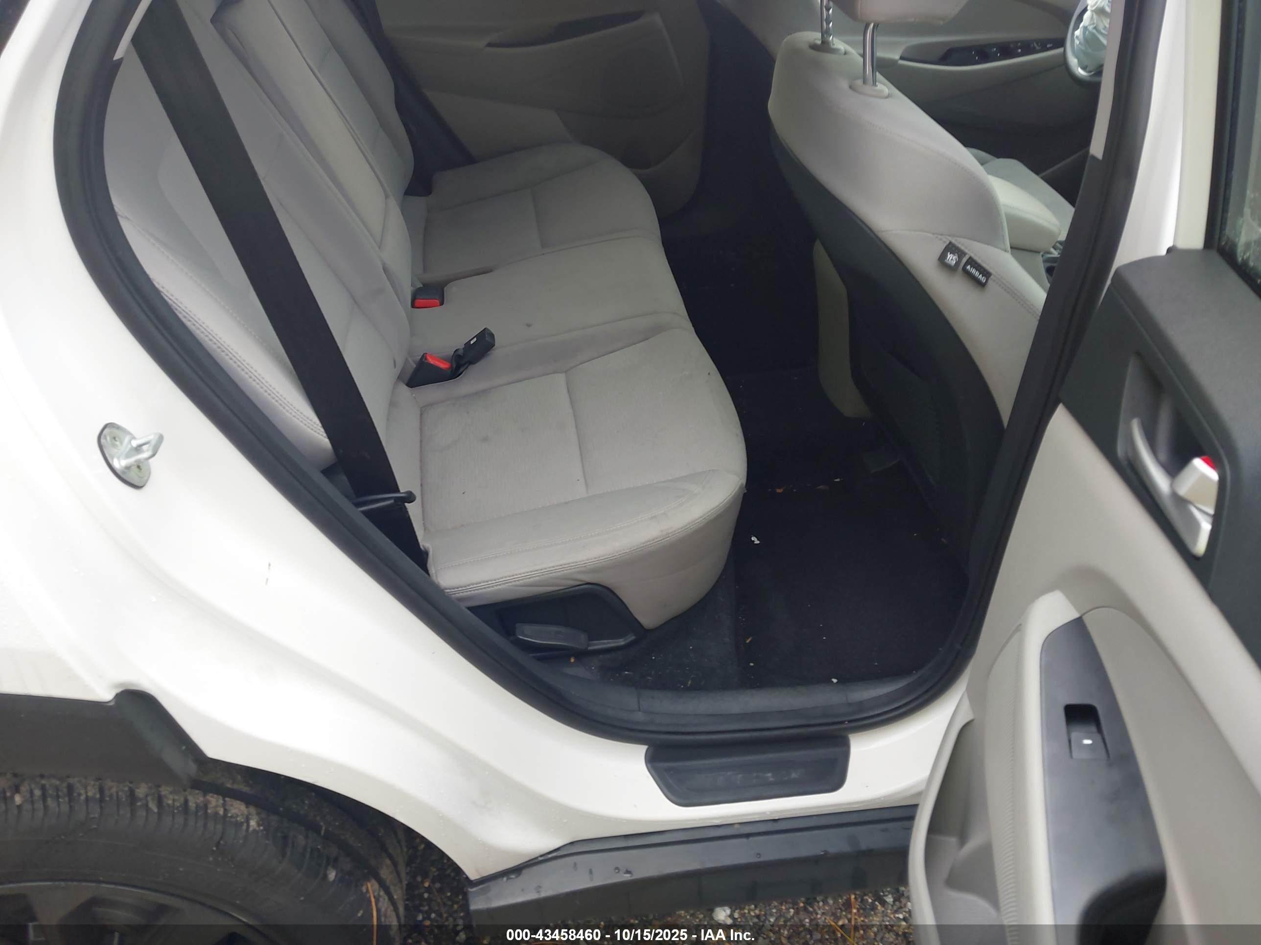 HYUNDAI TUCSON image 8