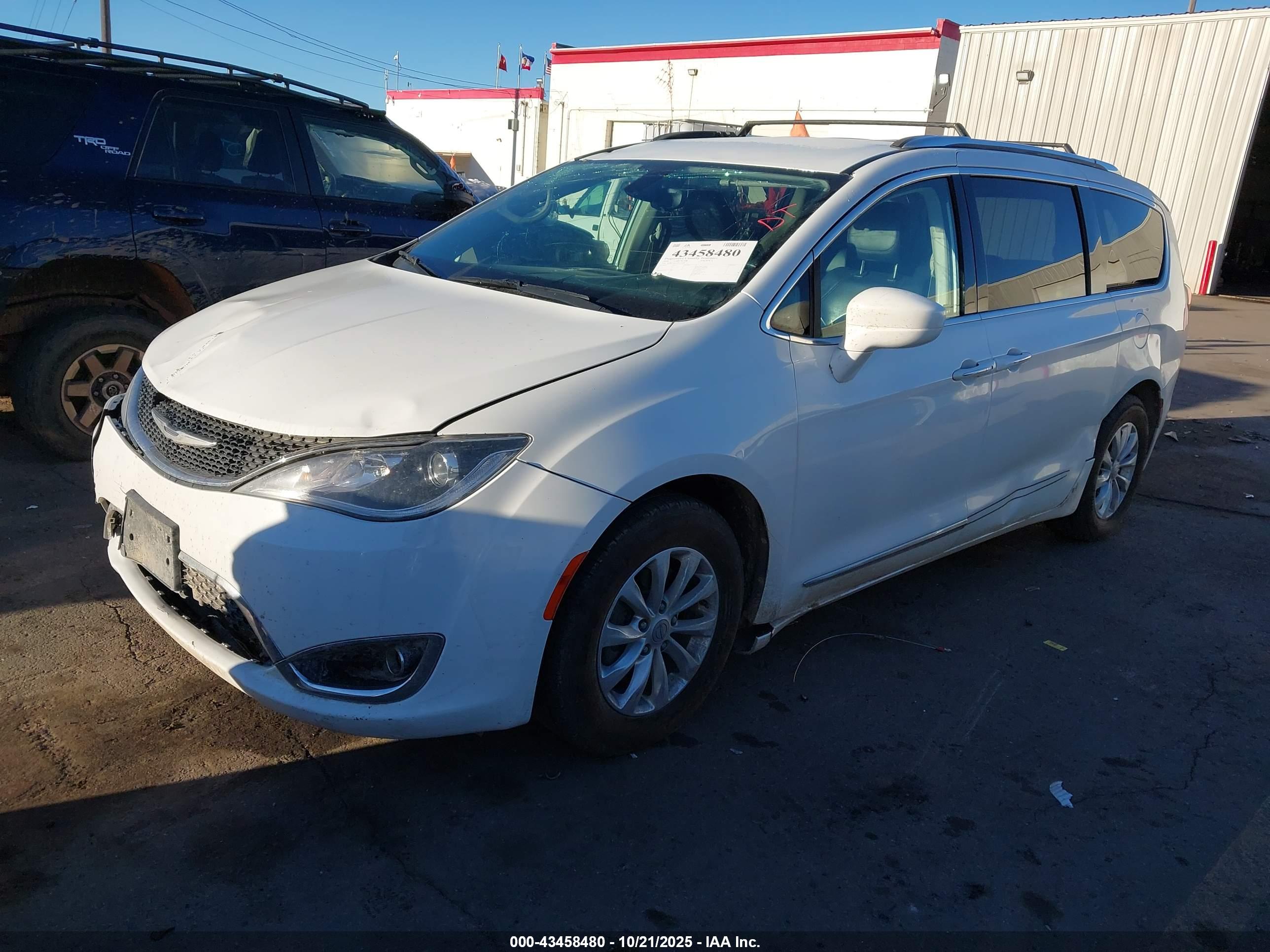 CHRYSLER PACIFICA image 2