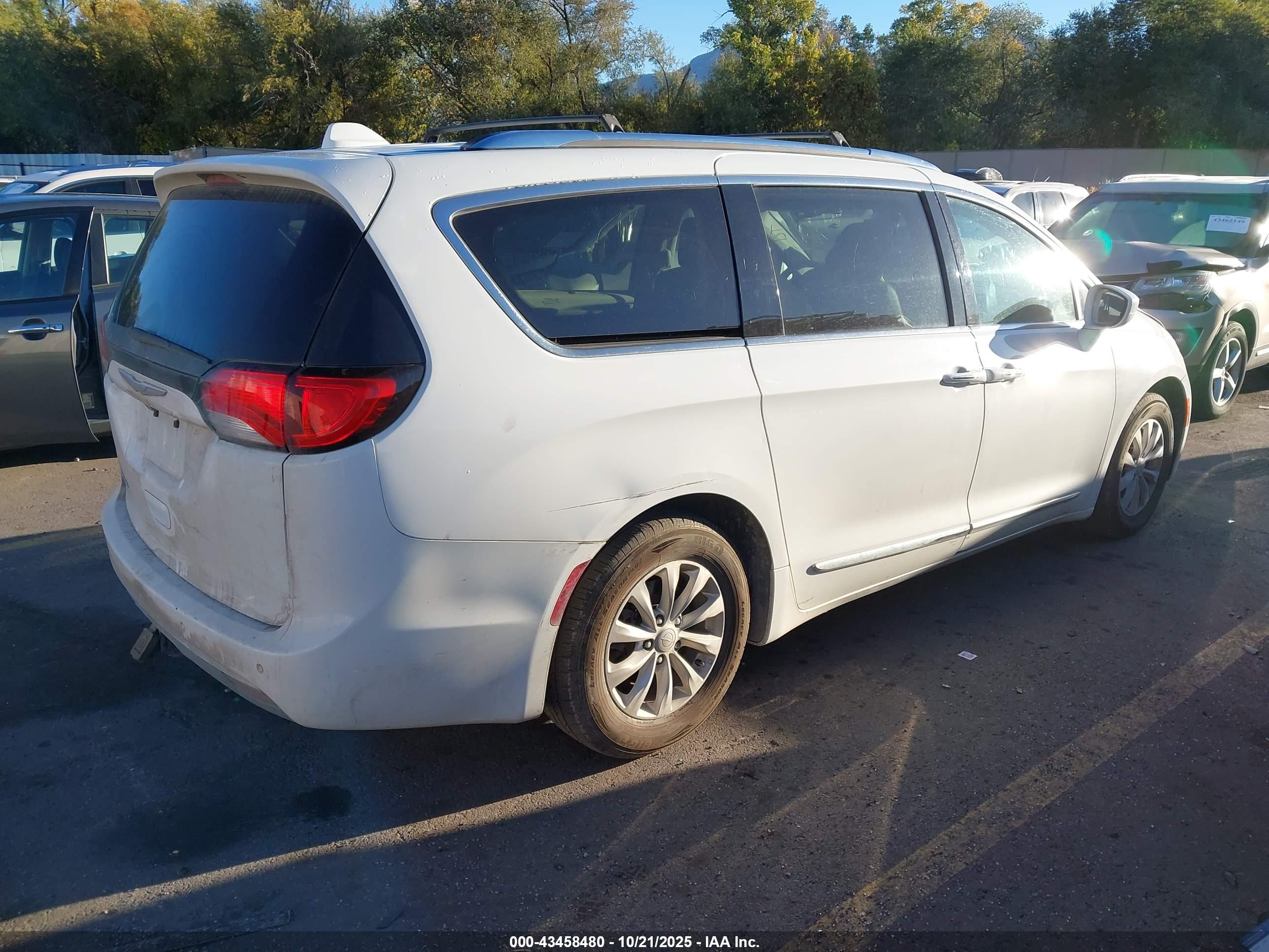 CHRYSLER PACIFICA image 4