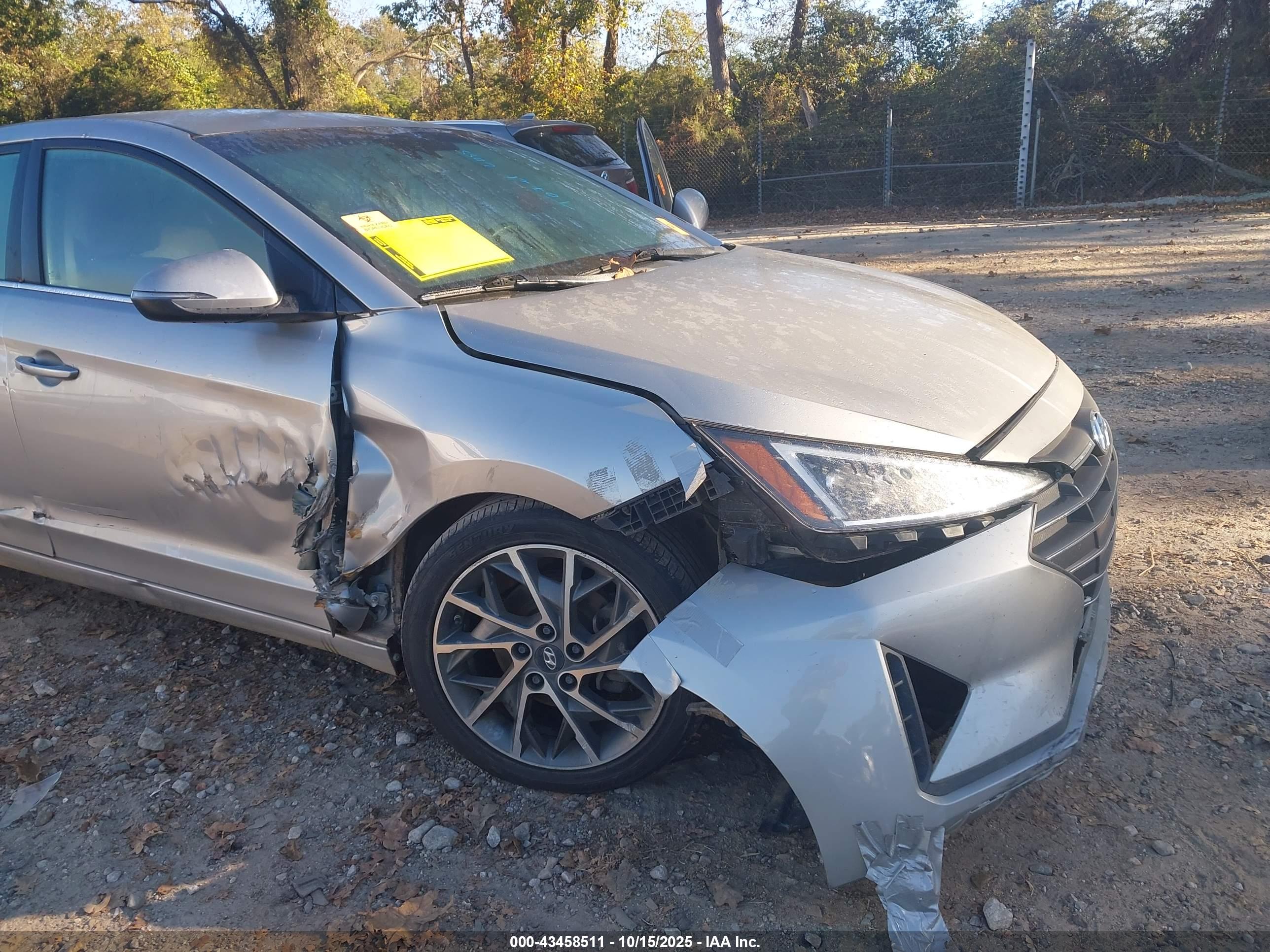HYUNDAI ELANTRA image 6