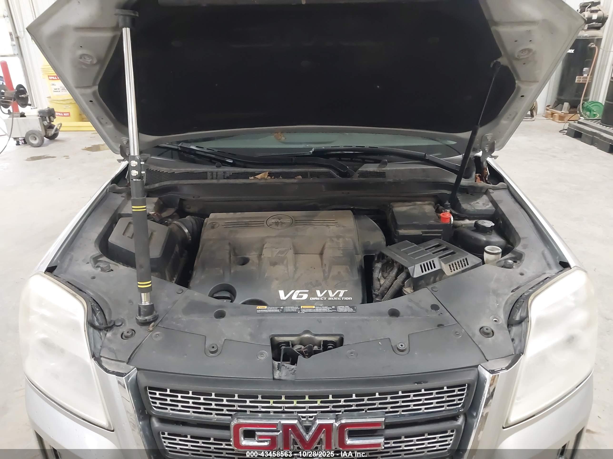 GMC TERRAIN image 10