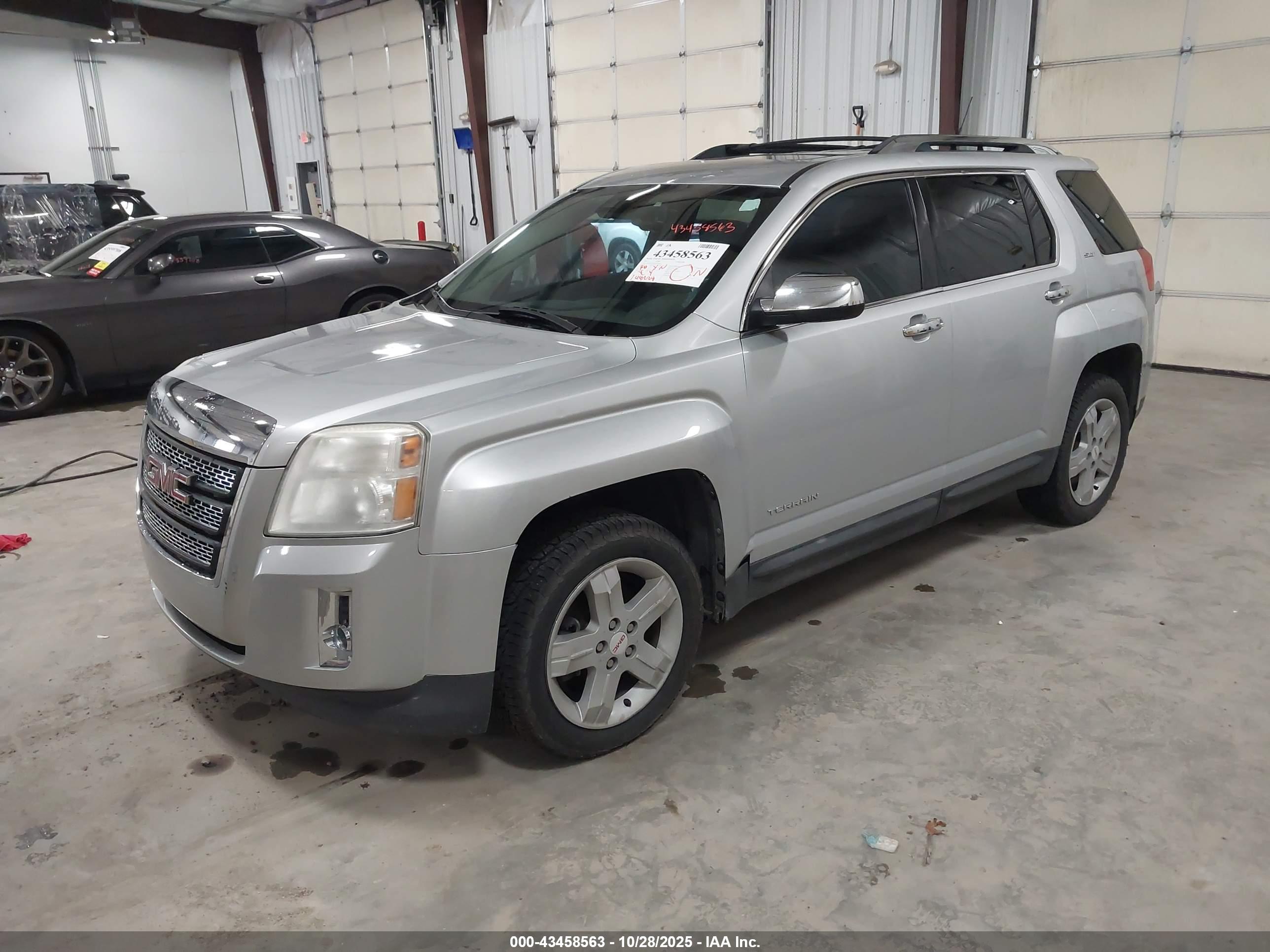 GMC TERRAIN image 2