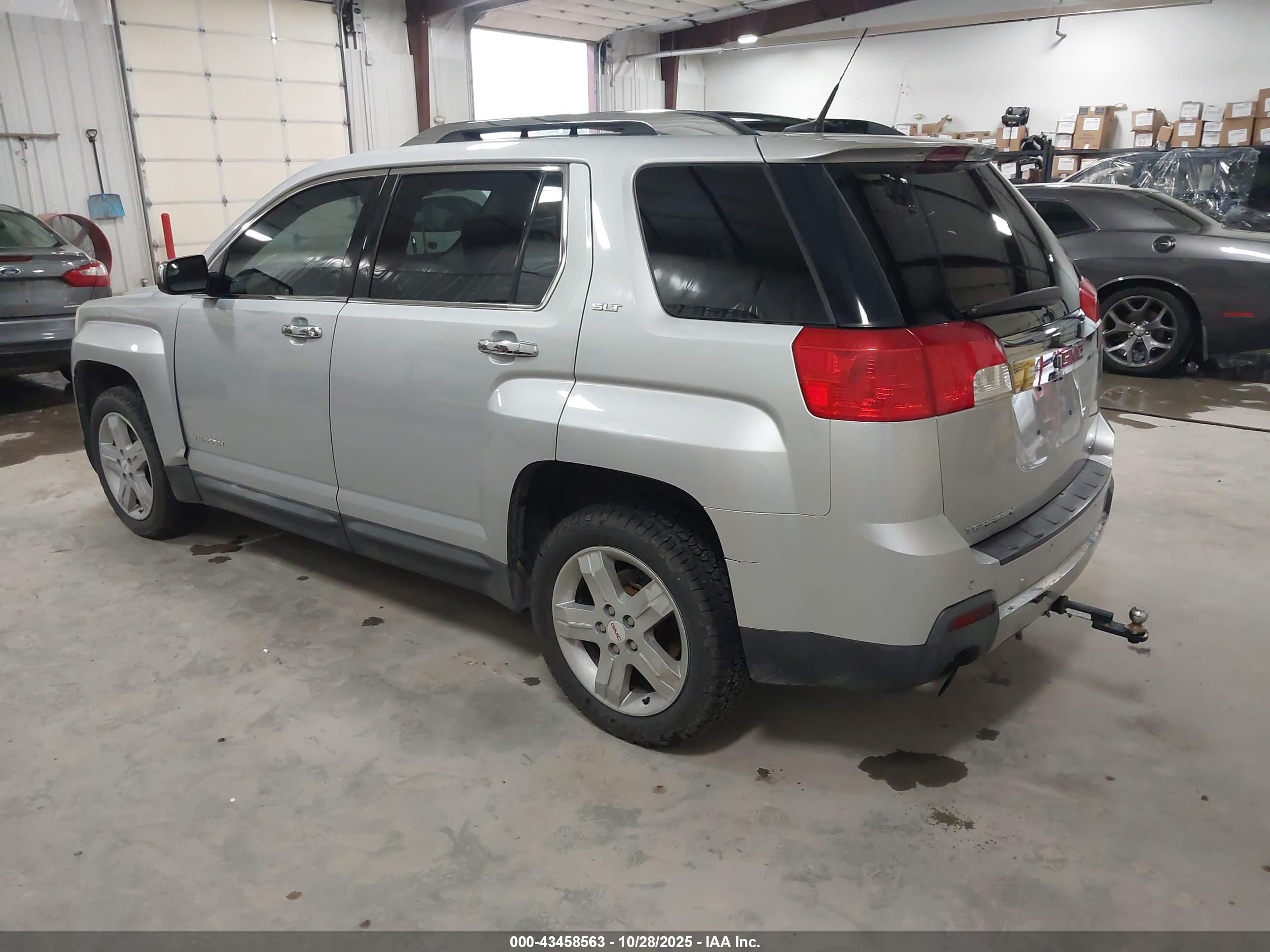 GMC TERRAIN image 3