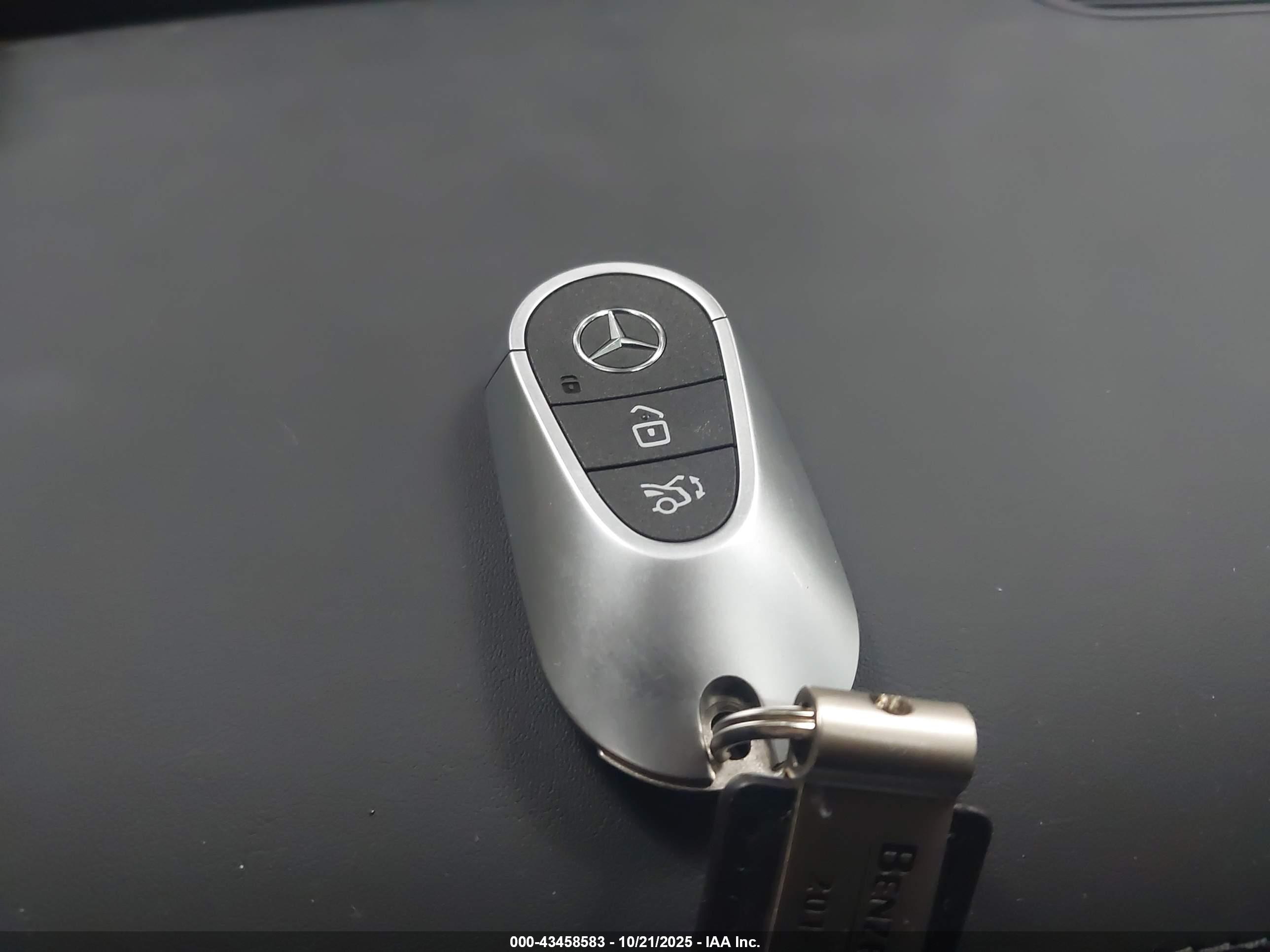 MERCEDES-BENZ GLC image 11