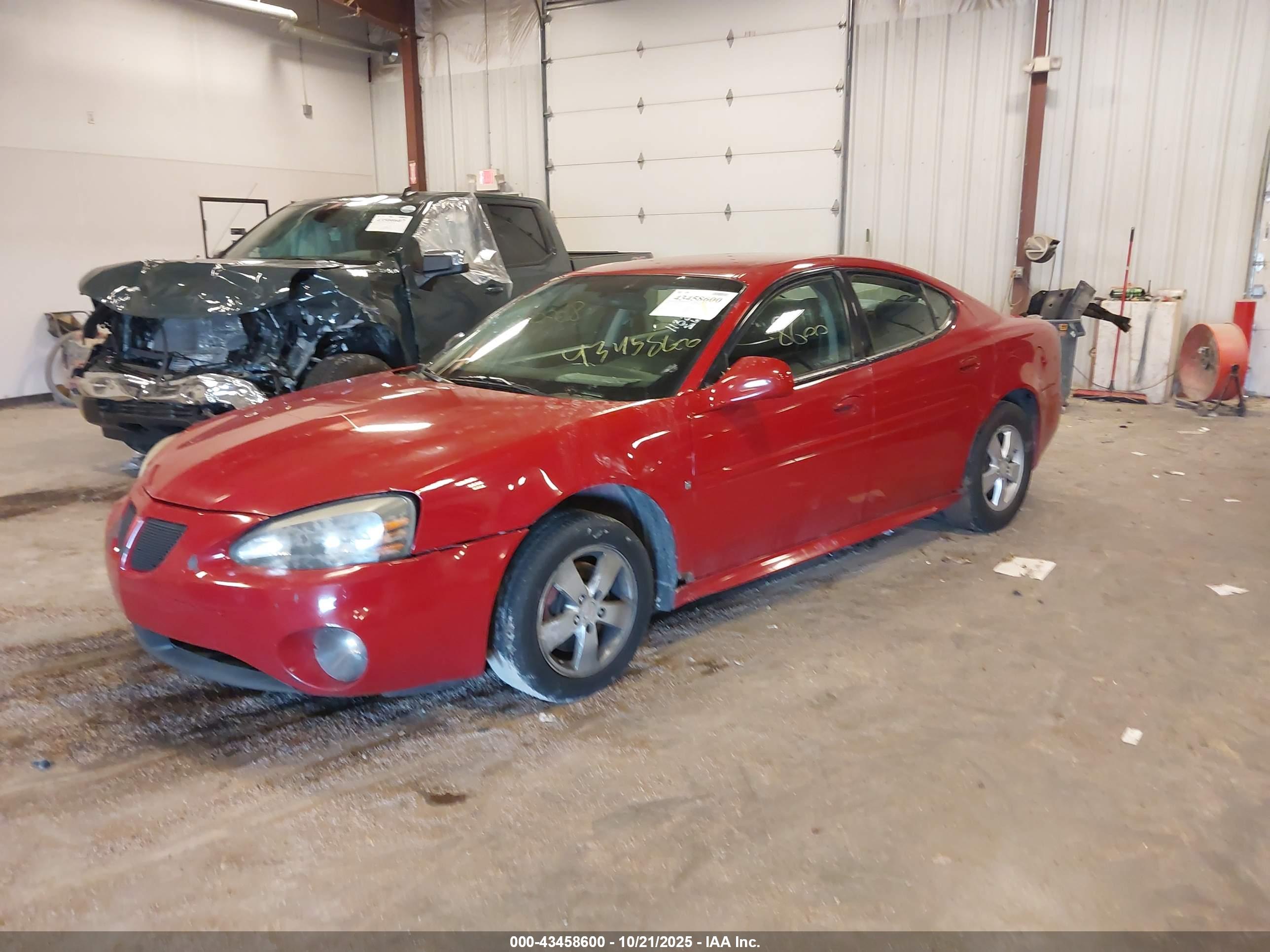 PONTIAC GRAND image 2