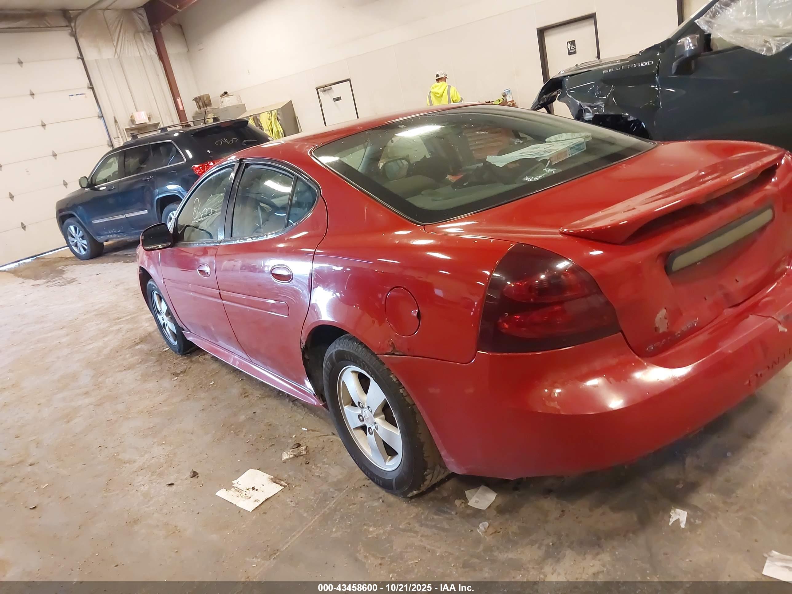 PONTIAC GRAND image 3
