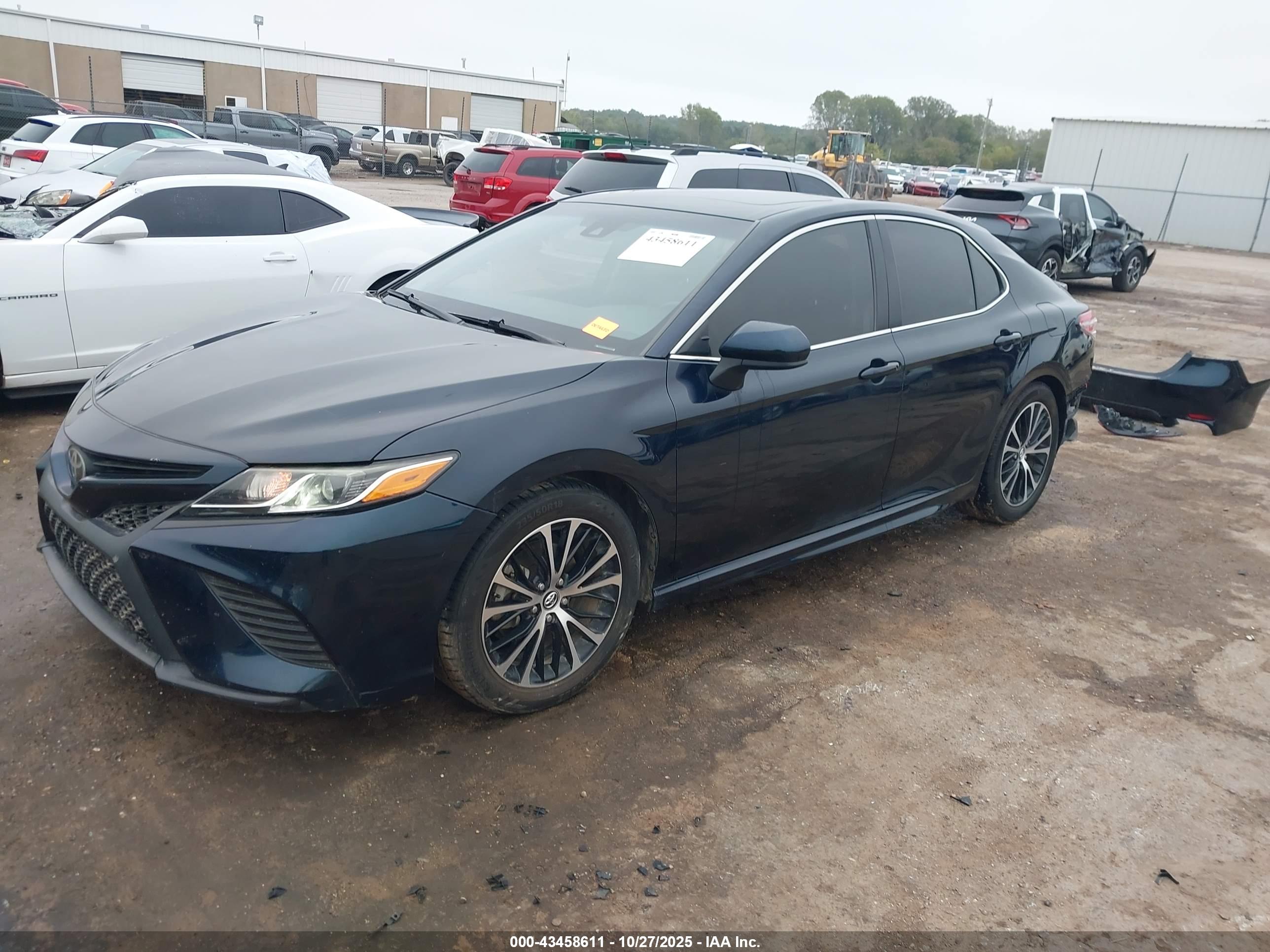 TOYOTA CAMRY image 2