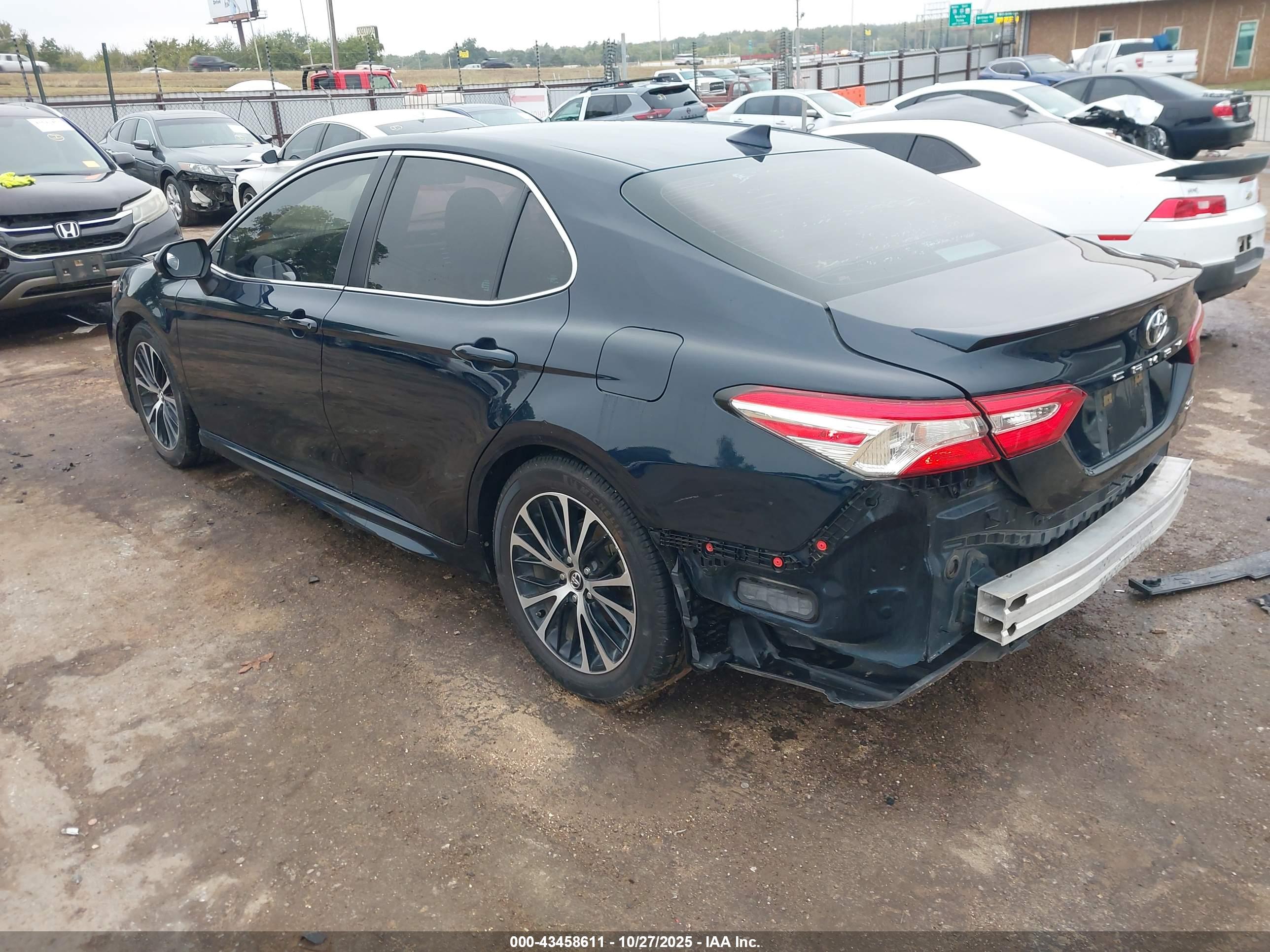 TOYOTA CAMRY image 3