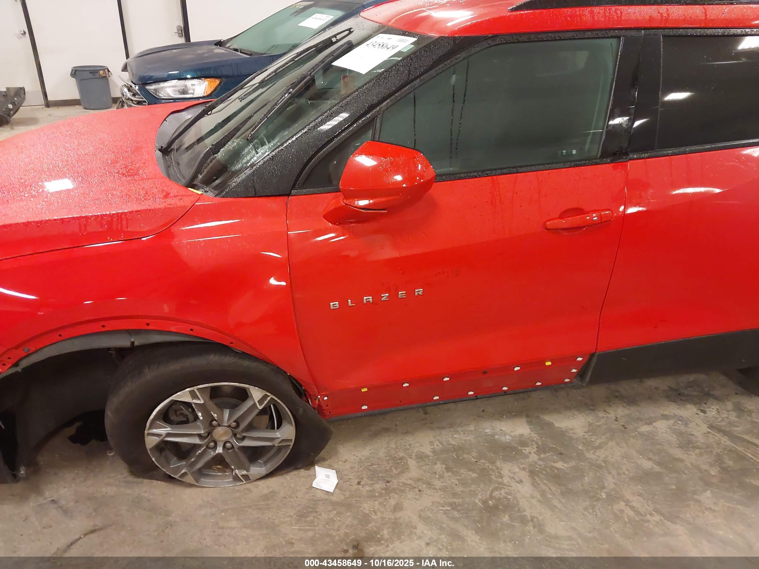 CHEVROLET BLAZER image 6