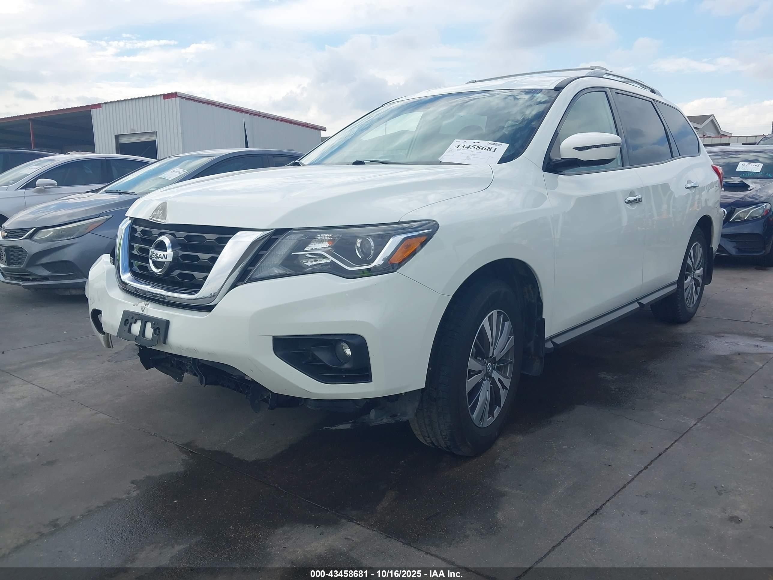 NISSAN PATHFINDER image 2