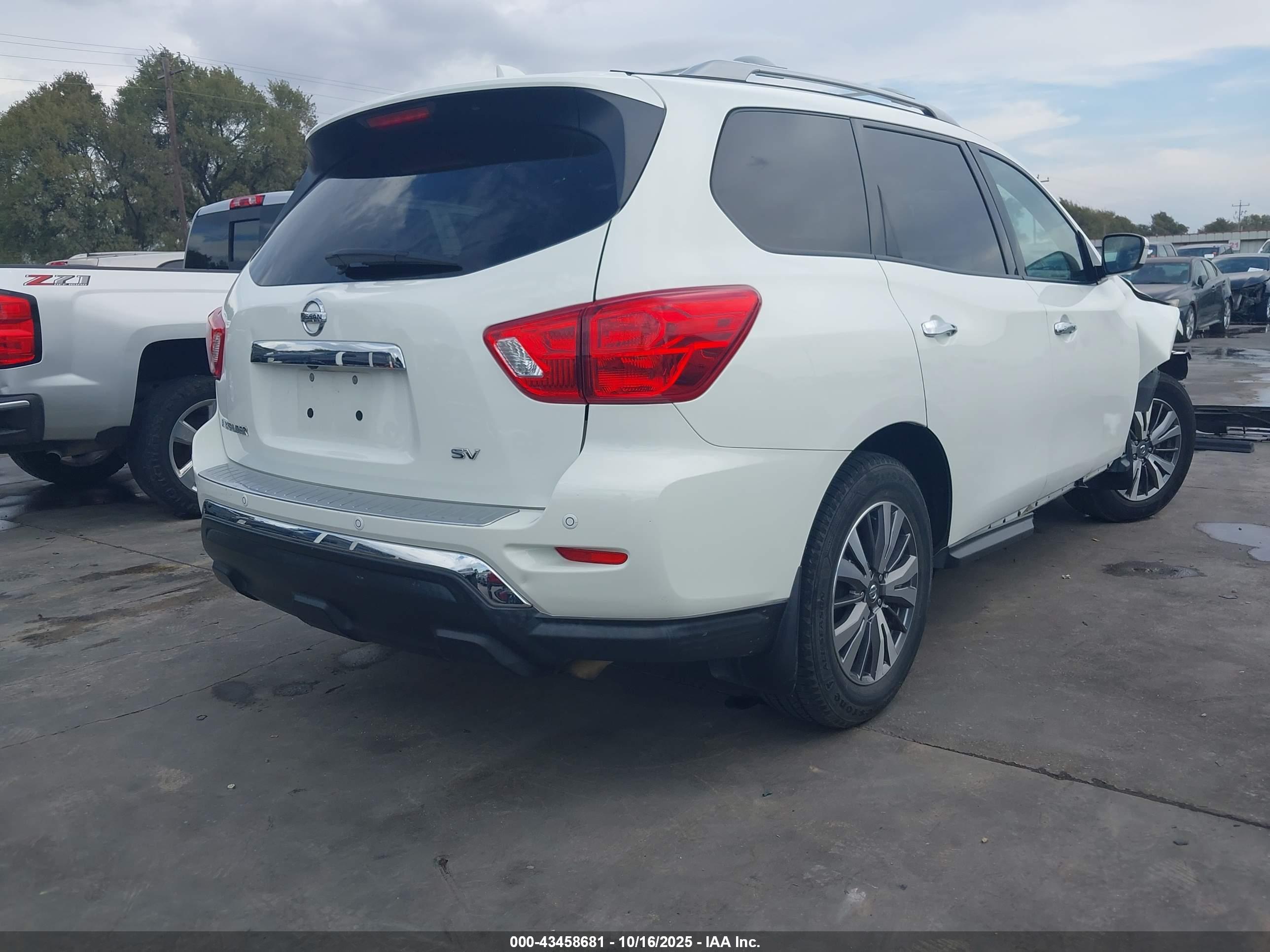 NISSAN PATHFINDER image 4