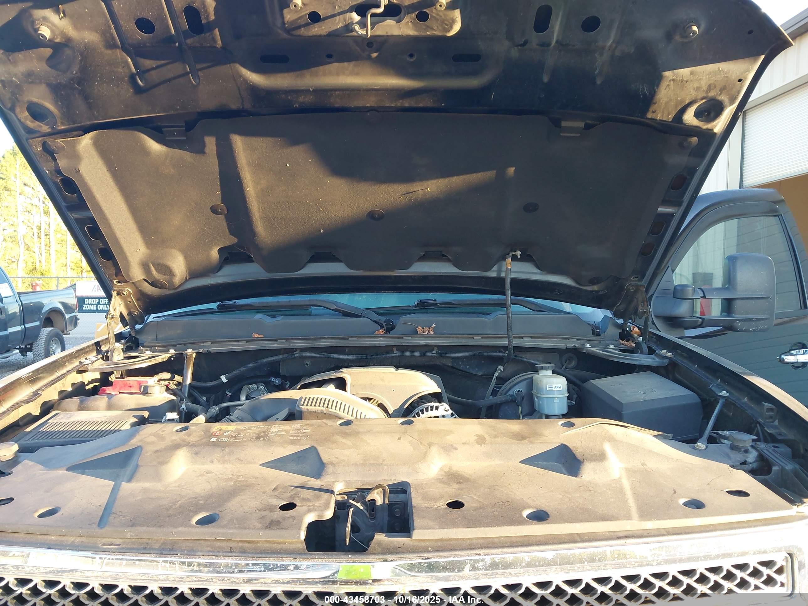 CHEVROLET SILVERADO image 10