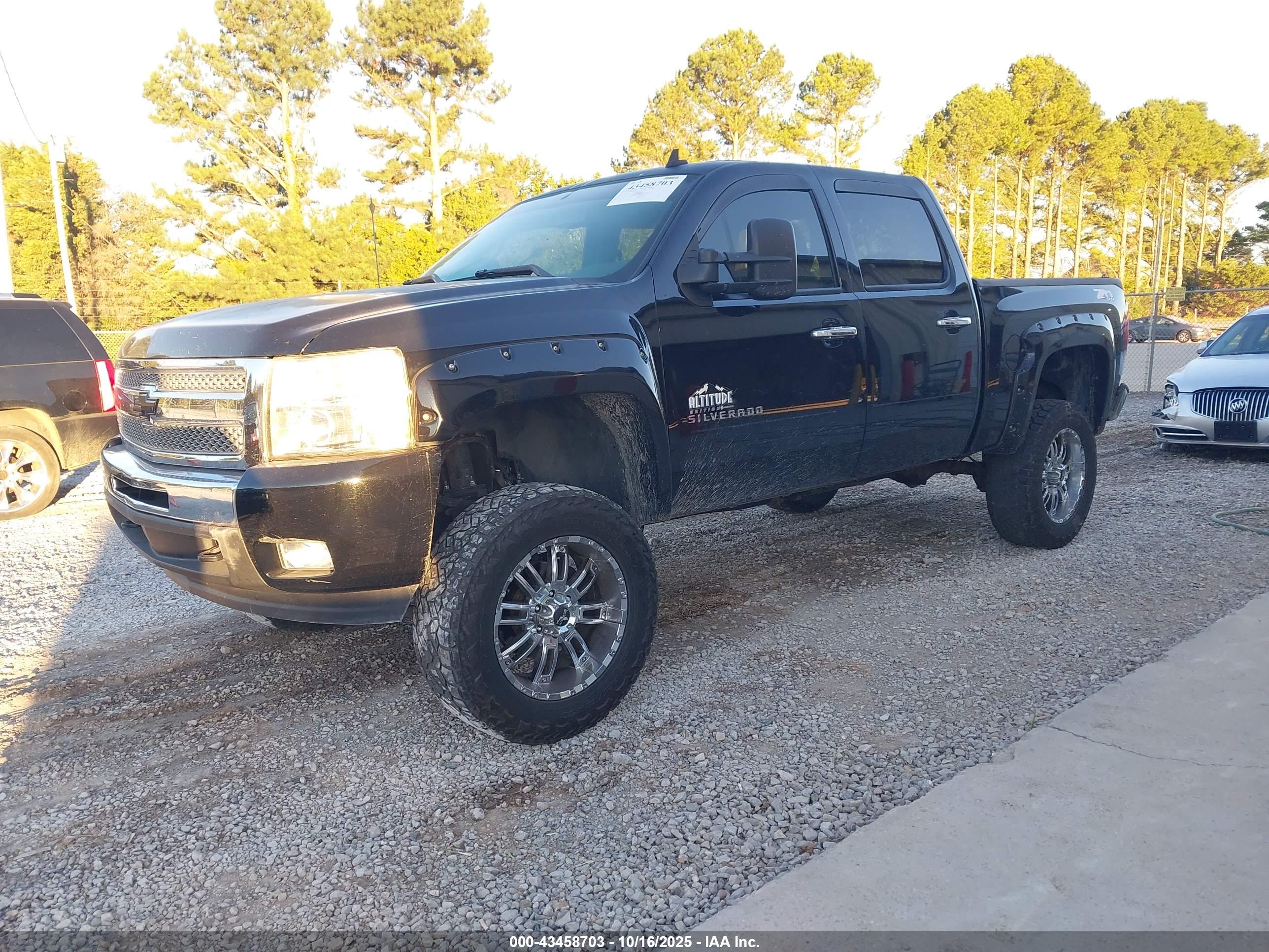 CHEVROLET SILVERADO image 2