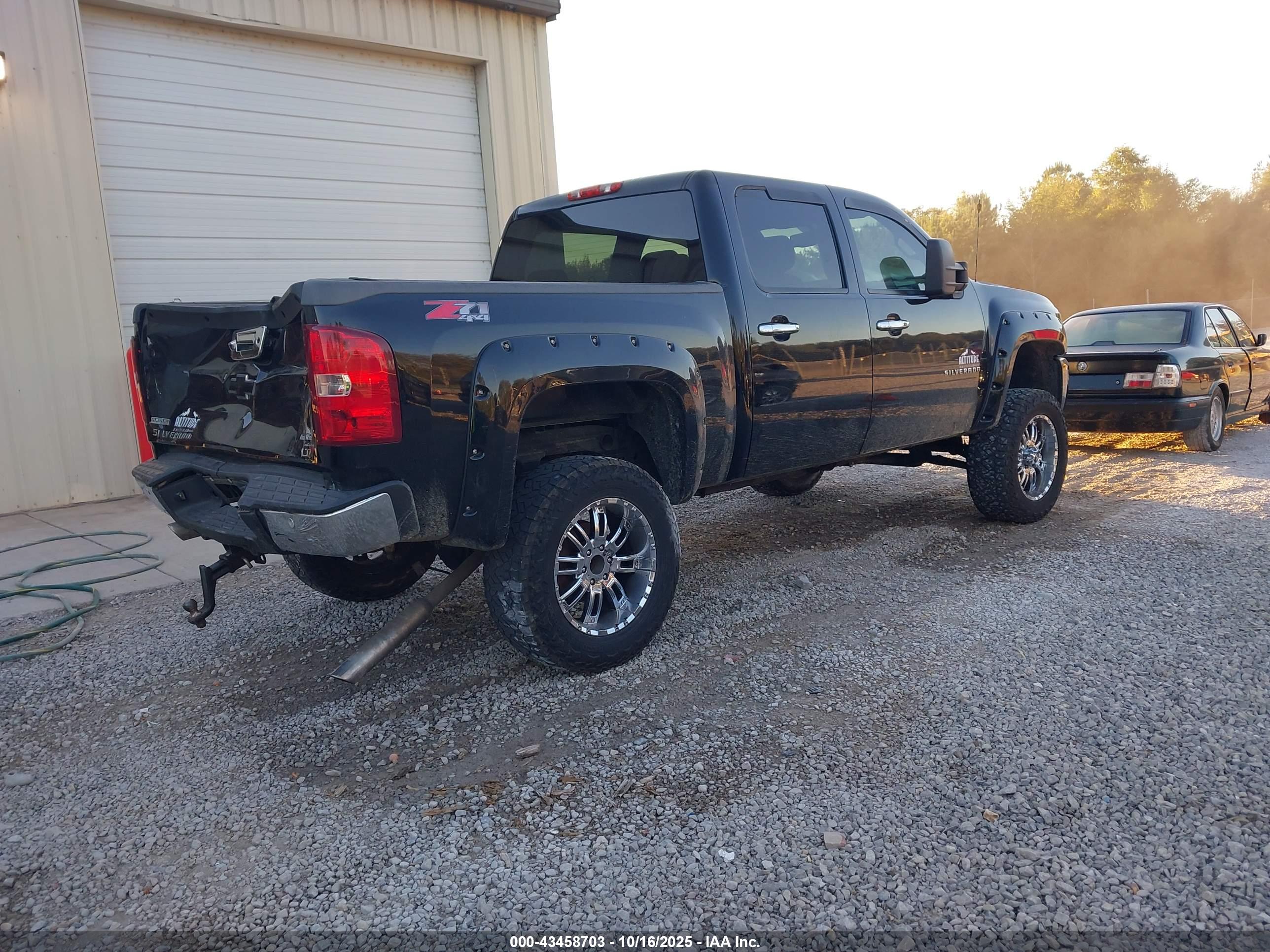 CHEVROLET SILVERADO image 4