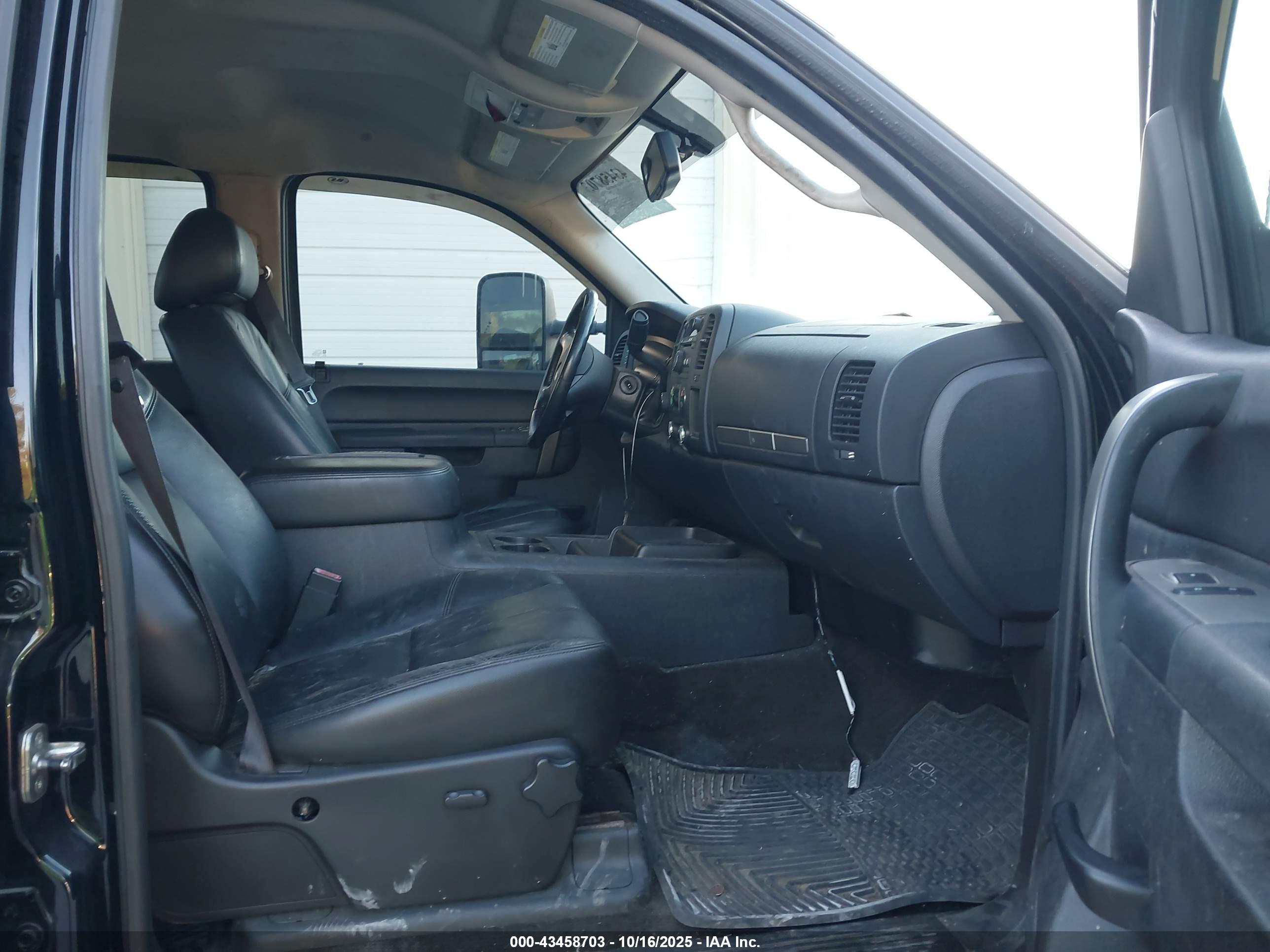 CHEVROLET SILVERADO image 5
