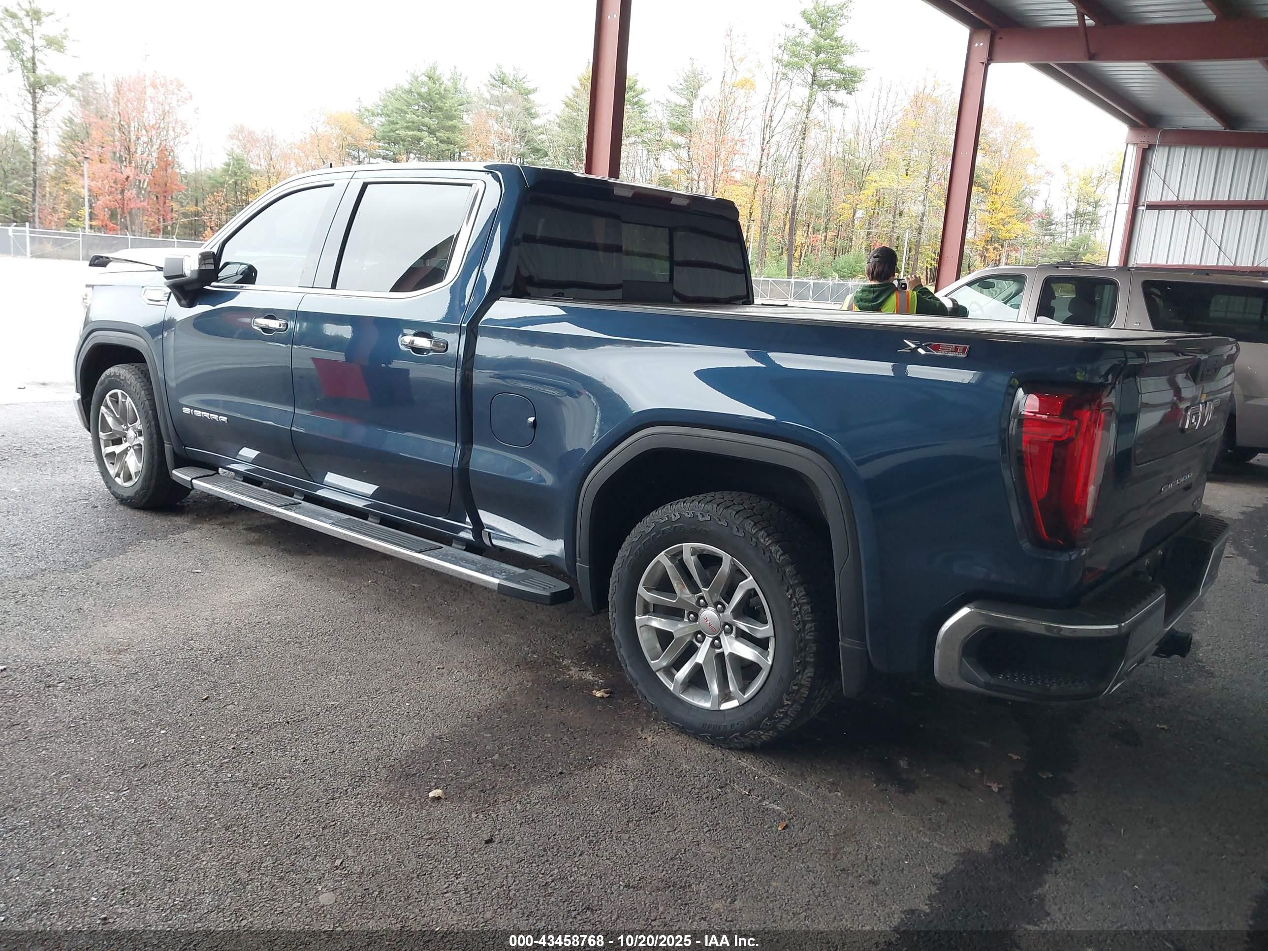 GMC SIERRA image 3