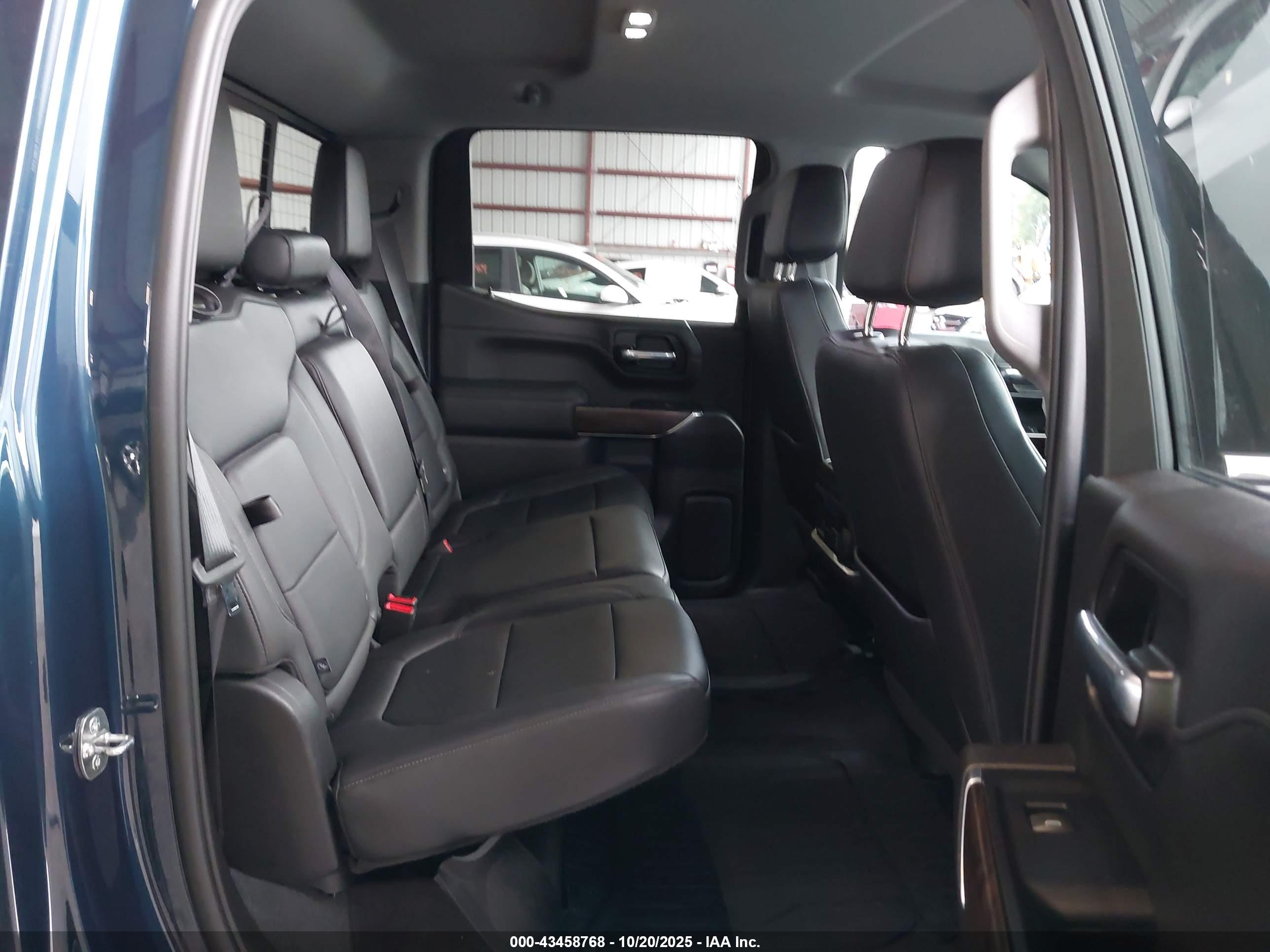 GMC SIERRA image 8