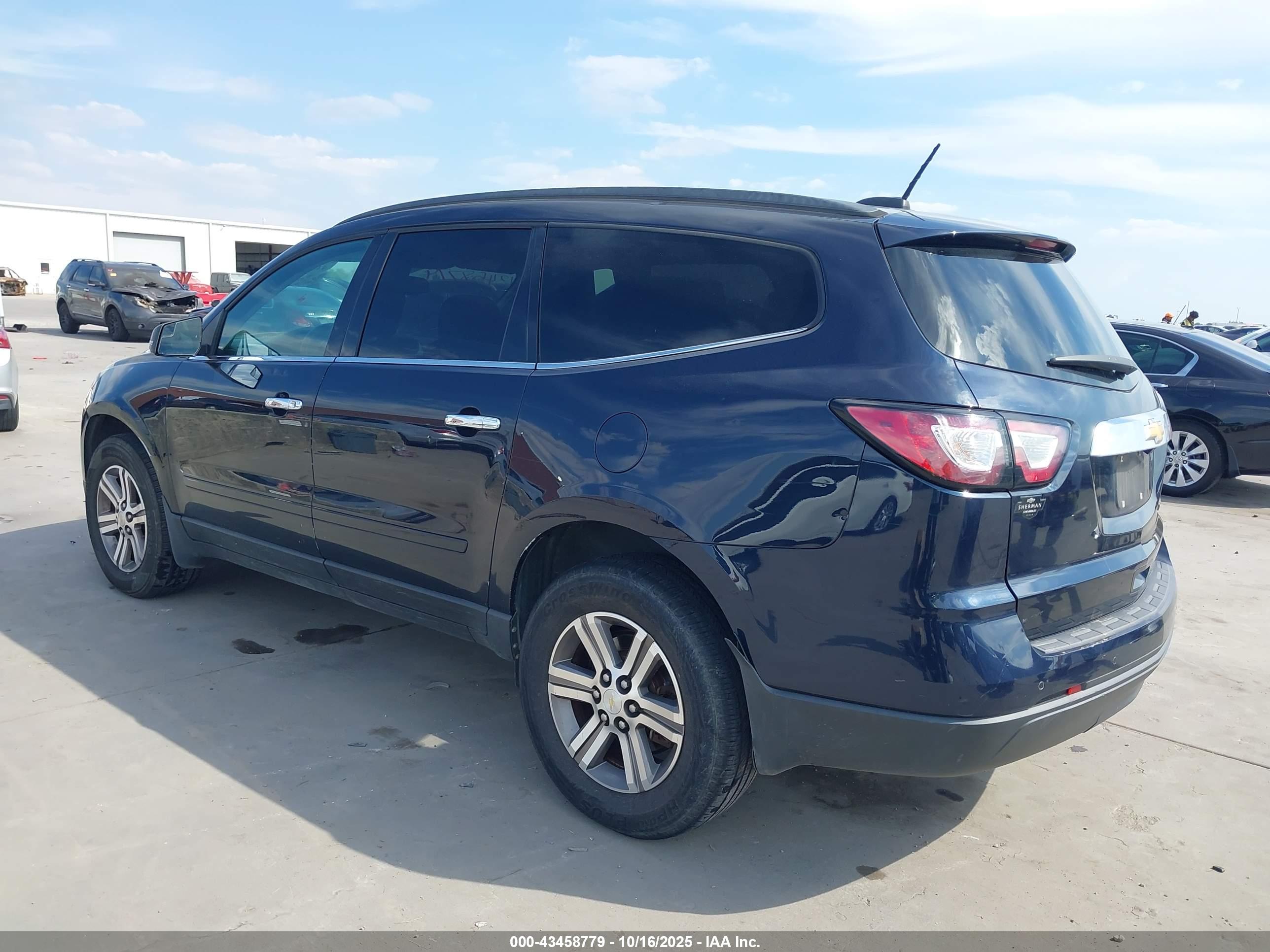 CHEVROLET TRAVERSE image 3