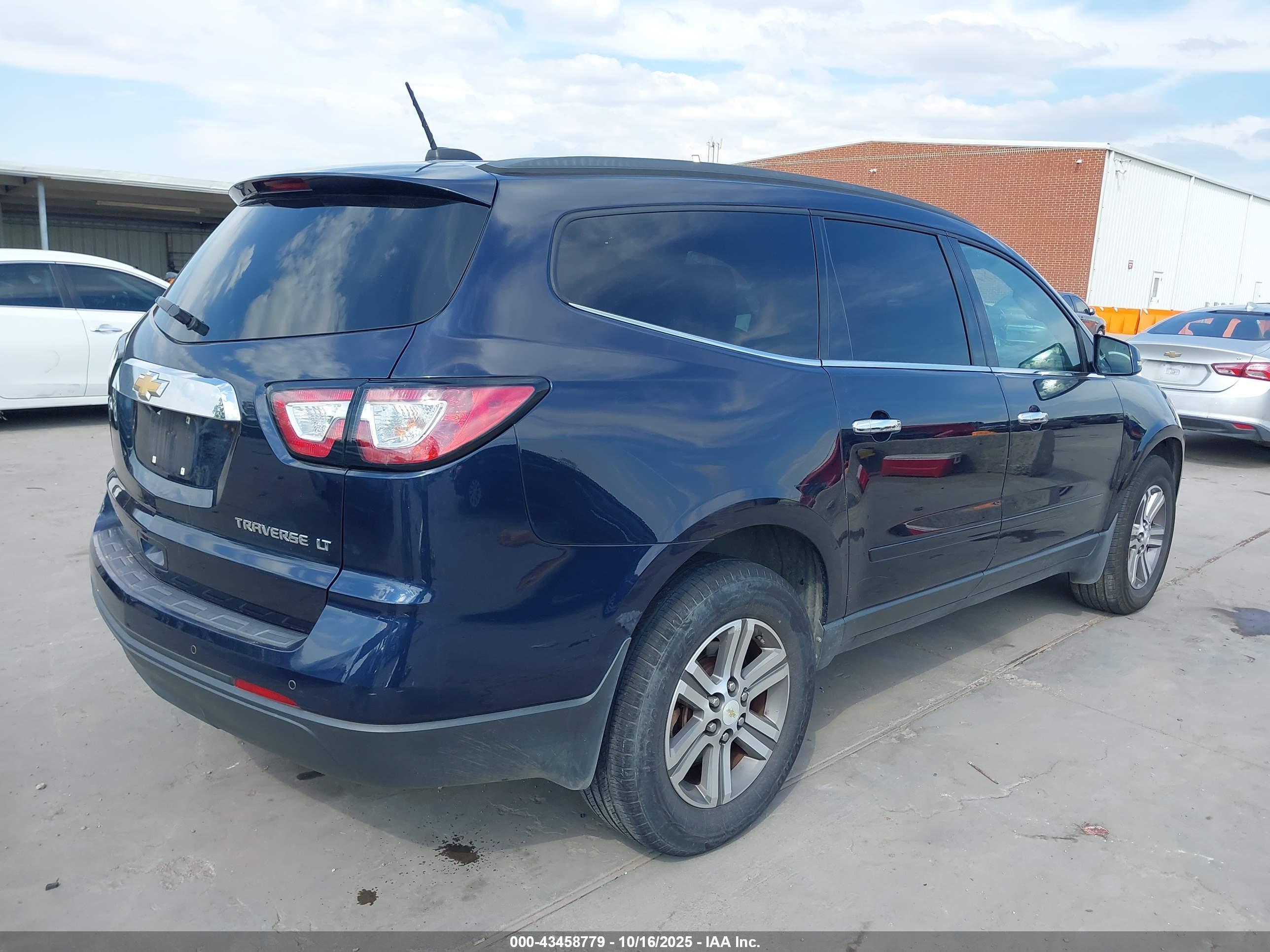 CHEVROLET TRAVERSE image 4