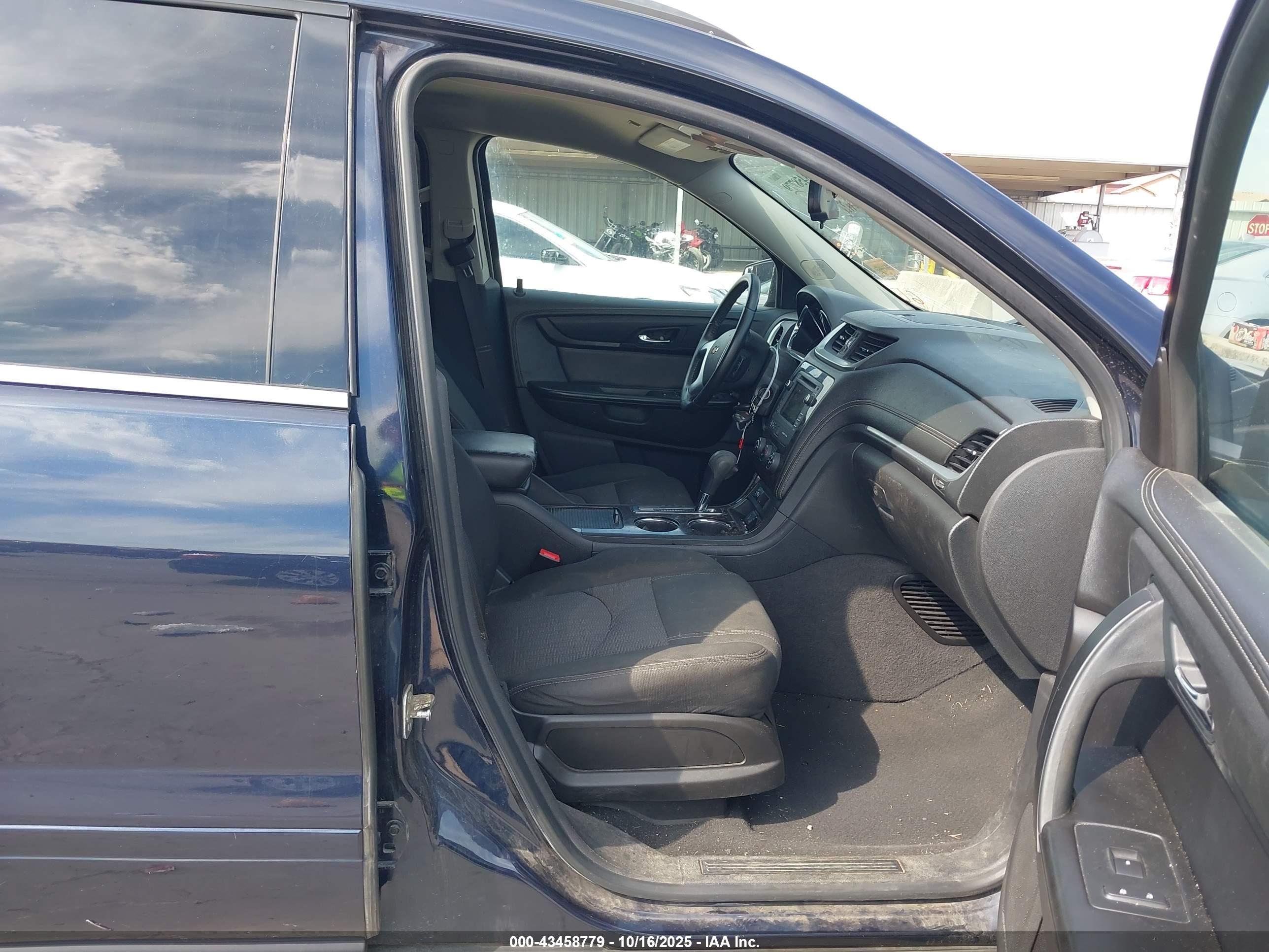 CHEVROLET TRAVERSE image 5