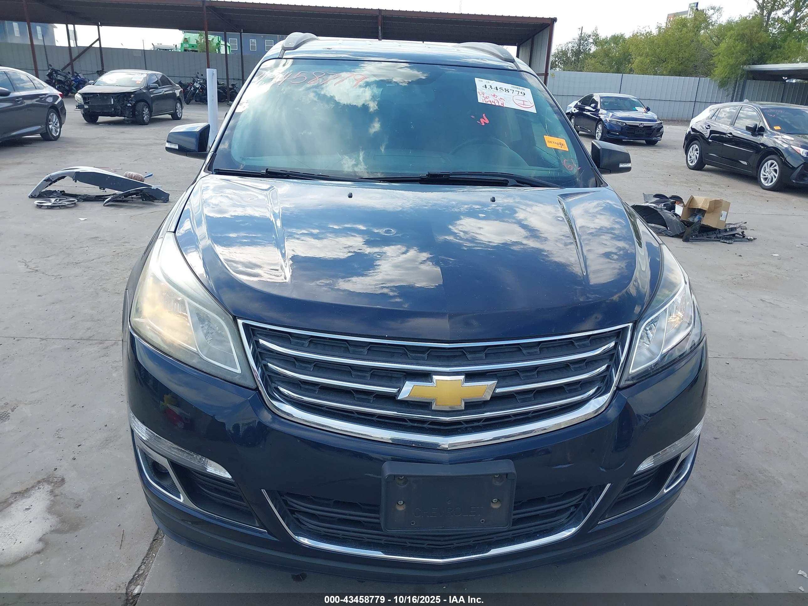 CHEVROLET TRAVERSE image 6