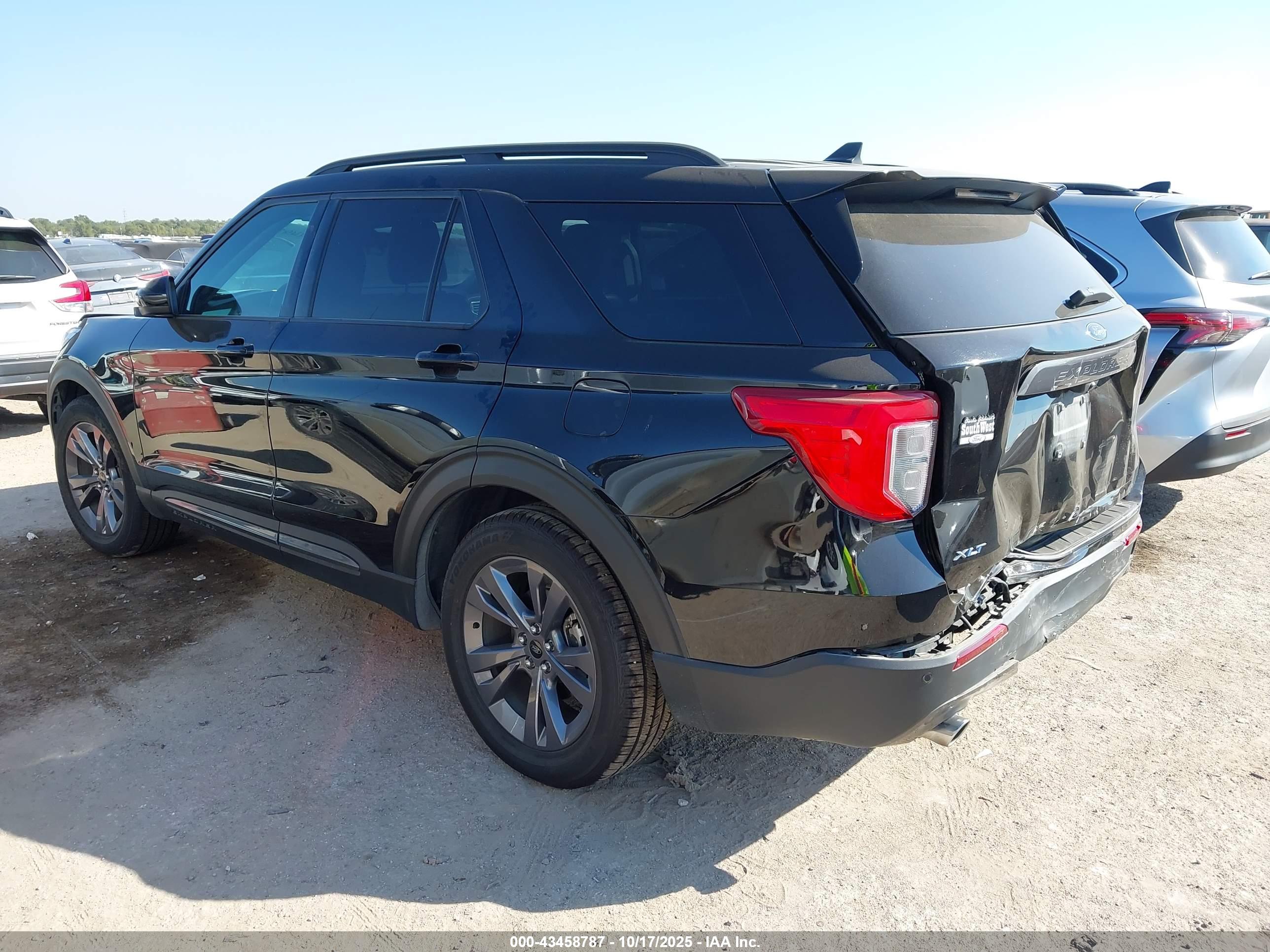 FORD EXPLORER image 3