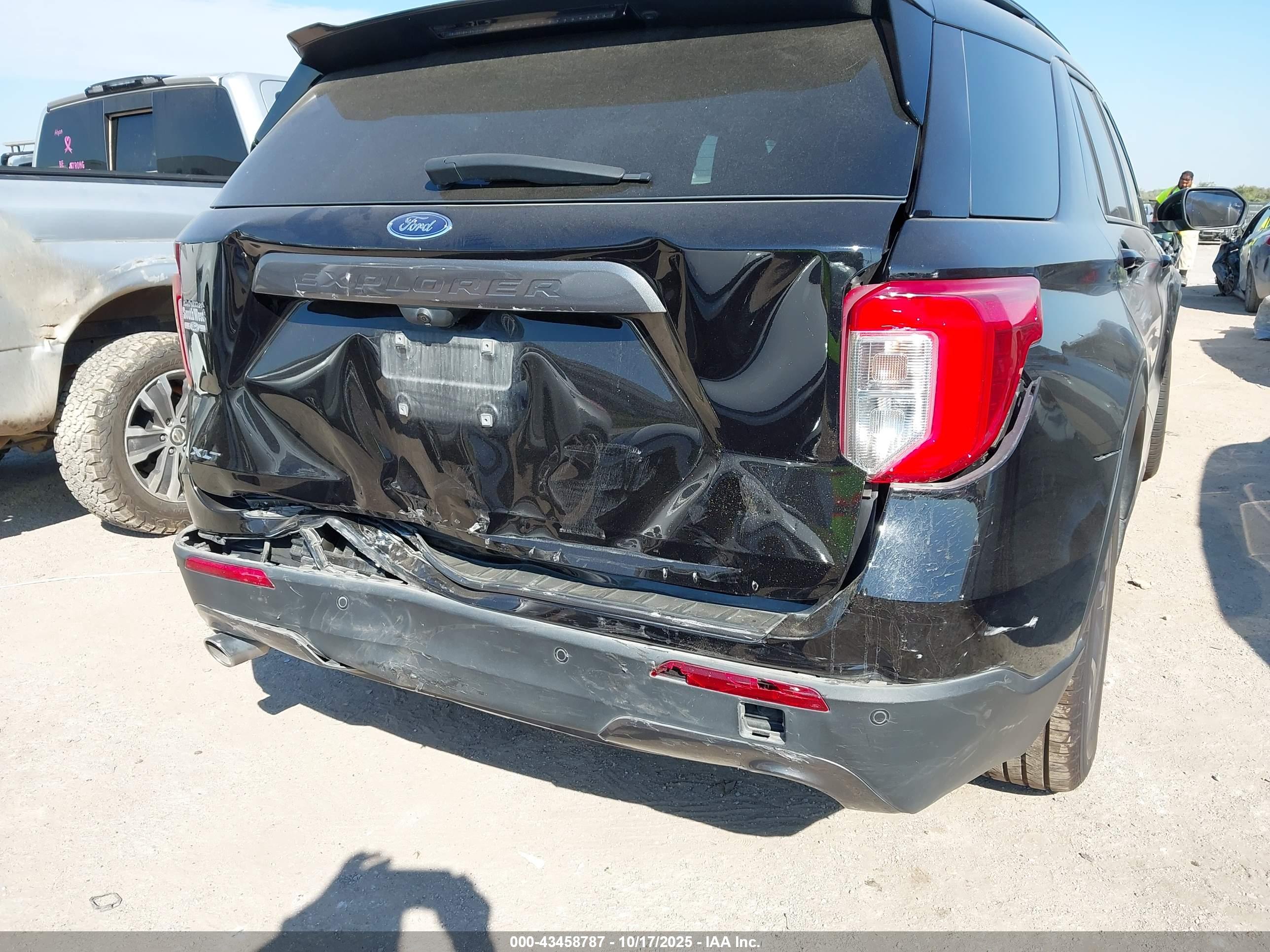 FORD EXPLORER image 6