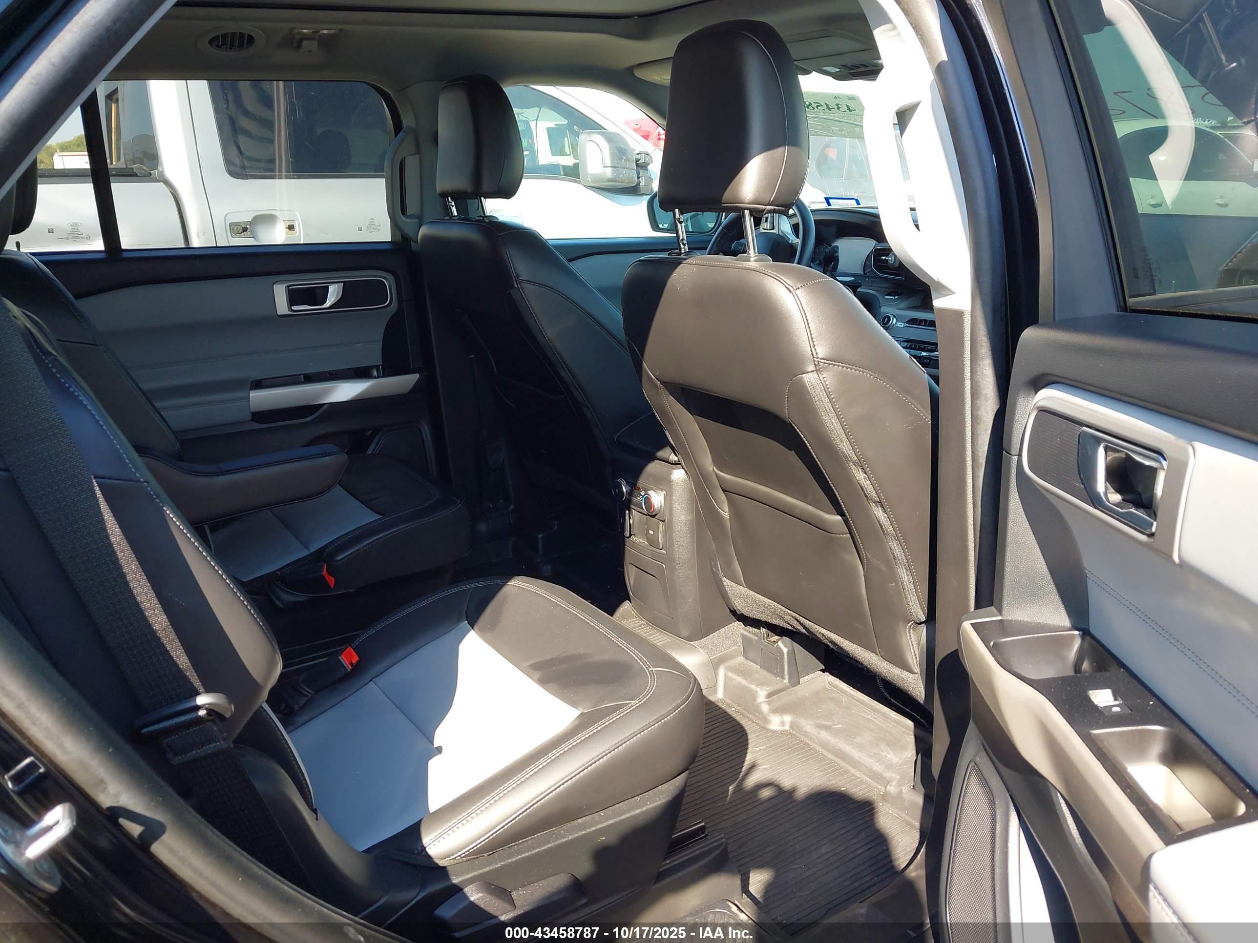 FORD EXPLORER image 8