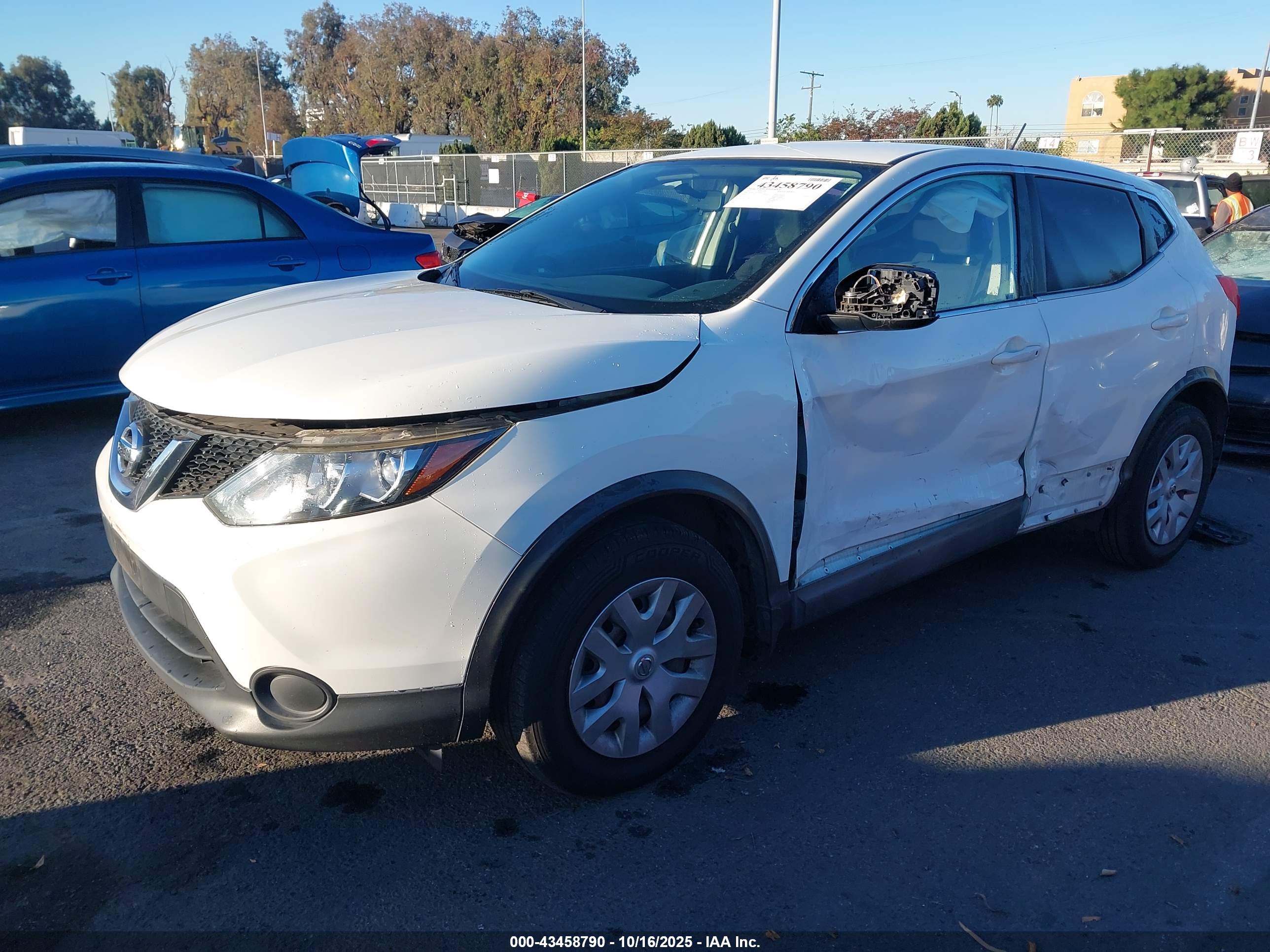 NISSAN ROGUE image 2