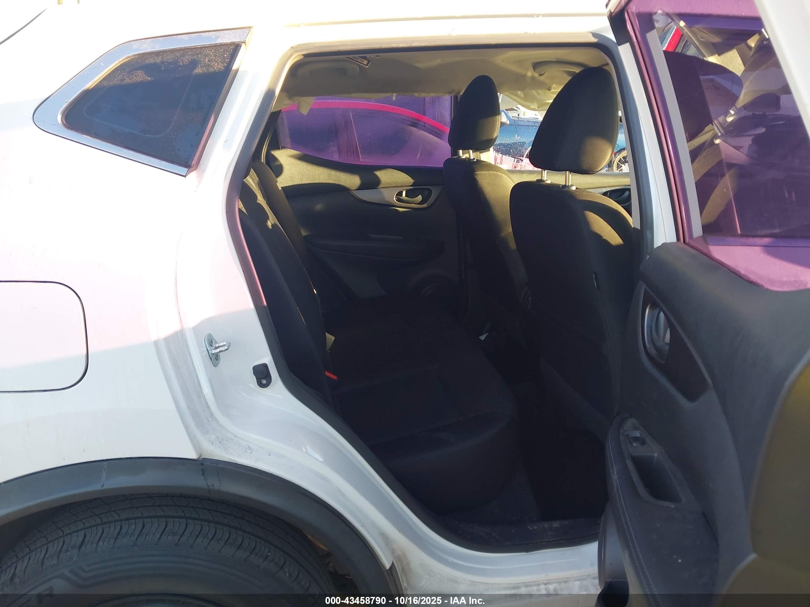 NISSAN ROGUE image 8
