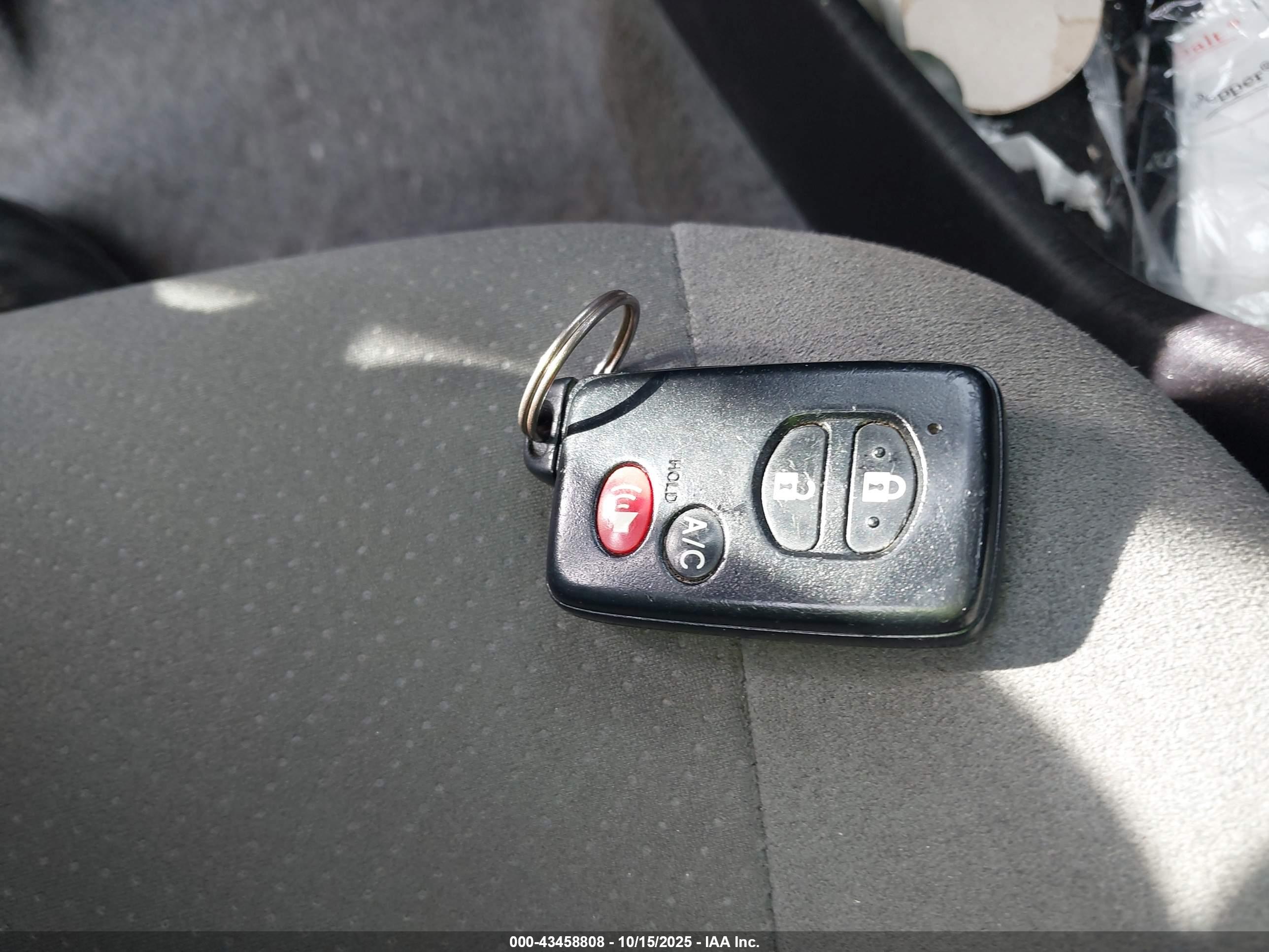 TOYOTA PRIUS image 11