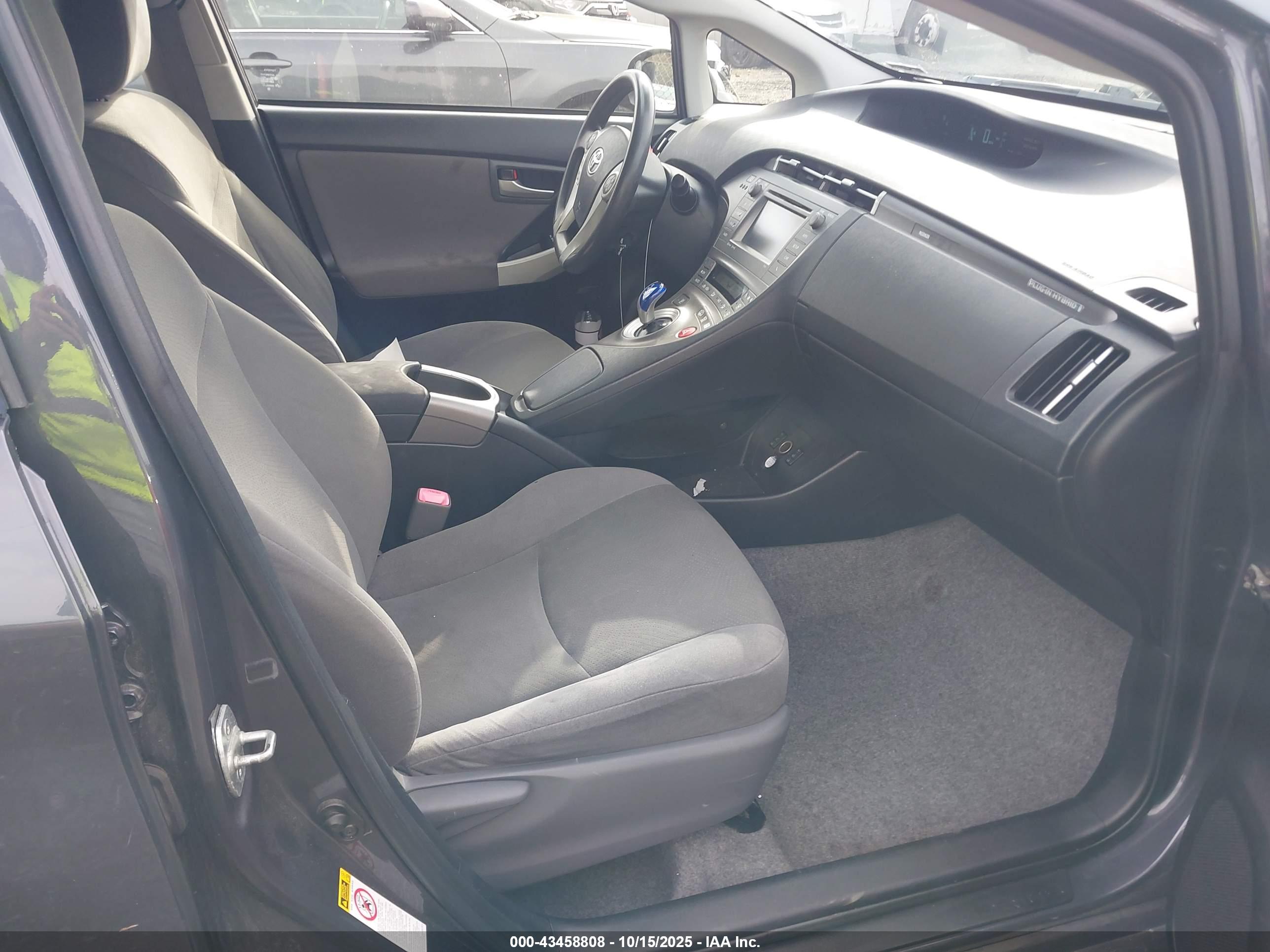 TOYOTA PRIUS image 5