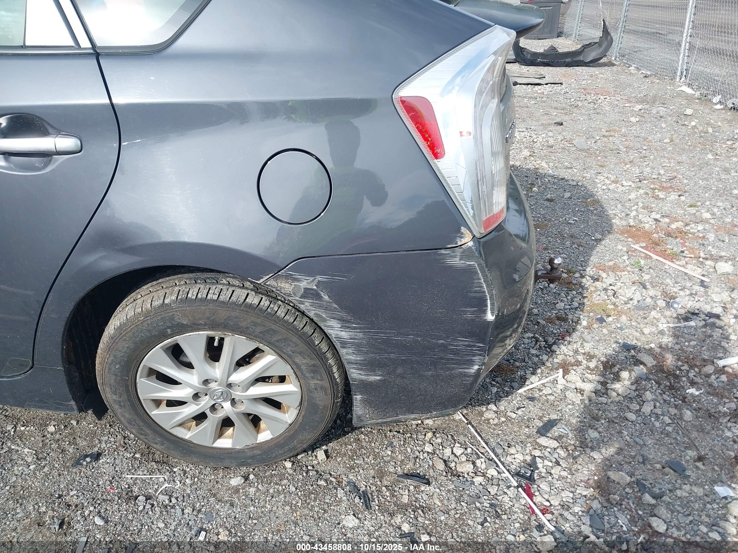 TOYOTA PRIUS image 6