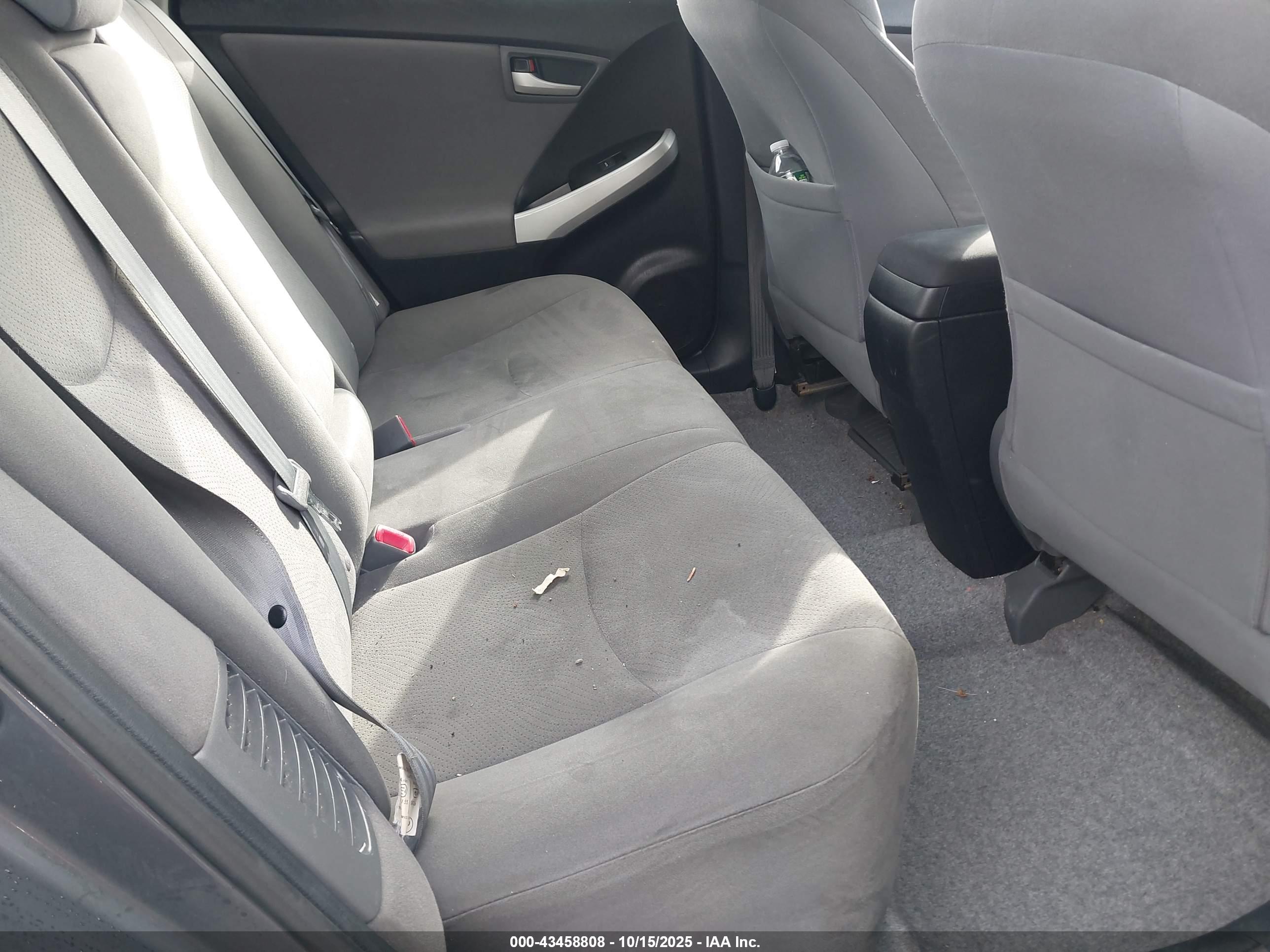 TOYOTA PRIUS image 8