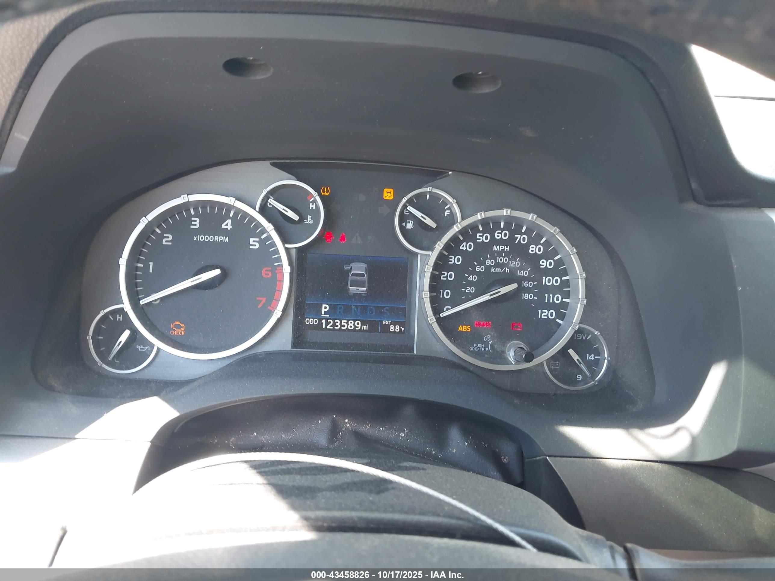 TOYOTA TUNDRA image 7