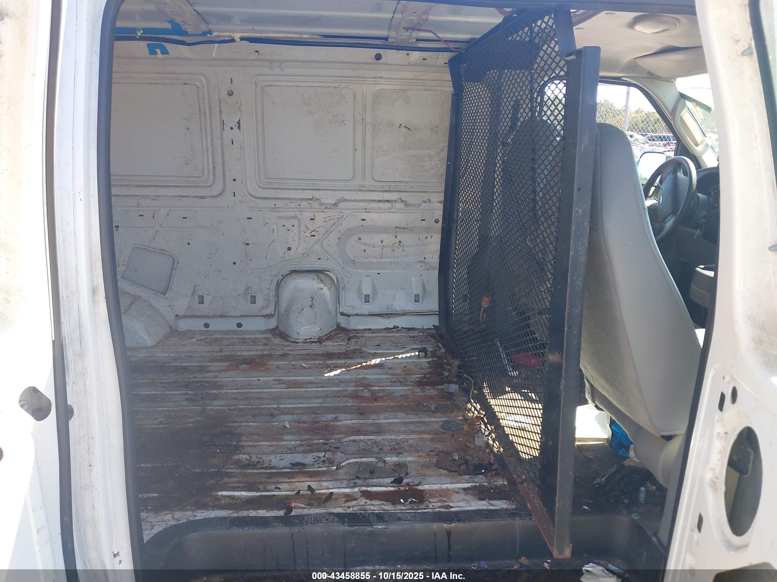 FORD E-150 image 8
