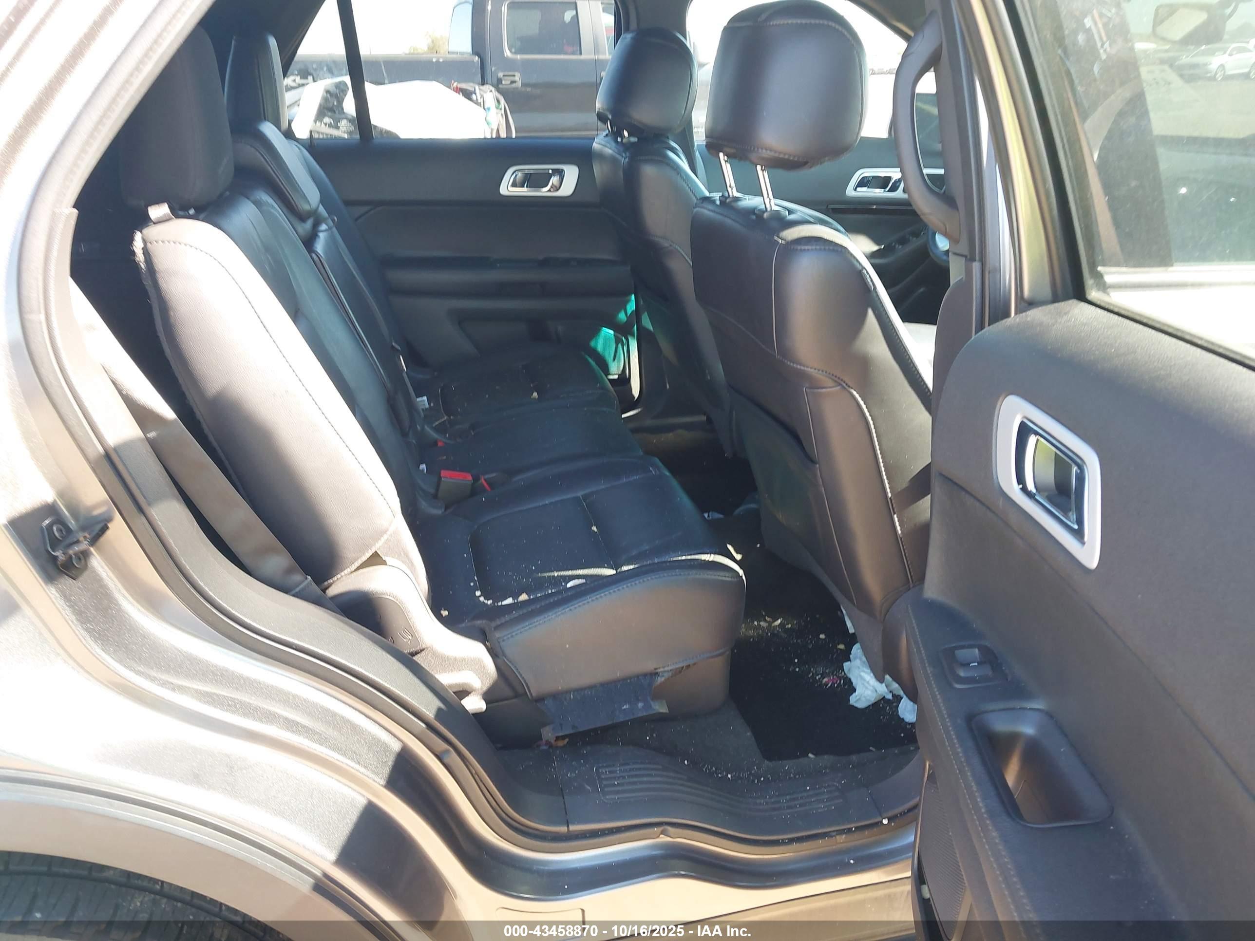 FORD EXPLORER image 8