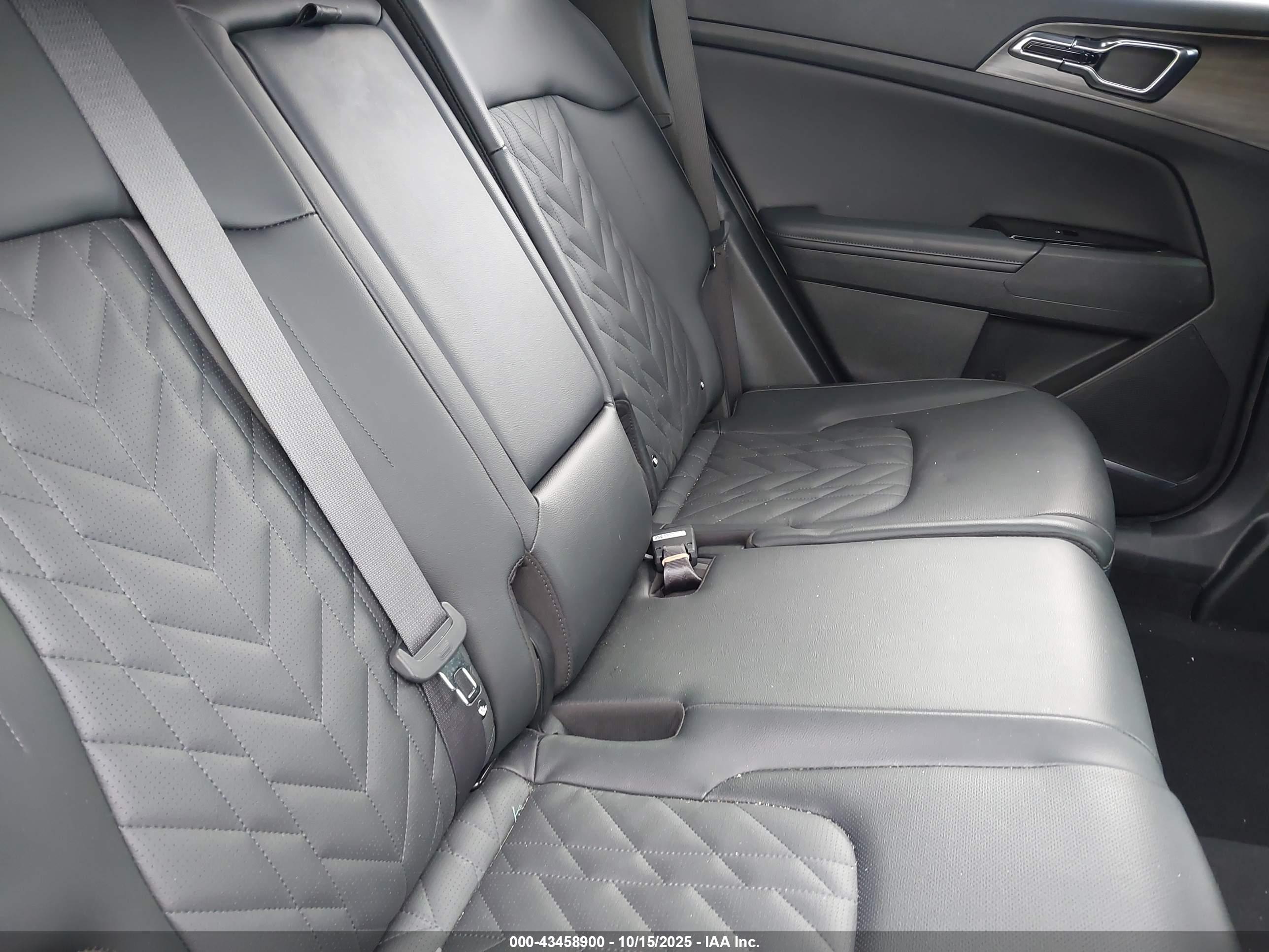 KIA SPORTAGE image 8