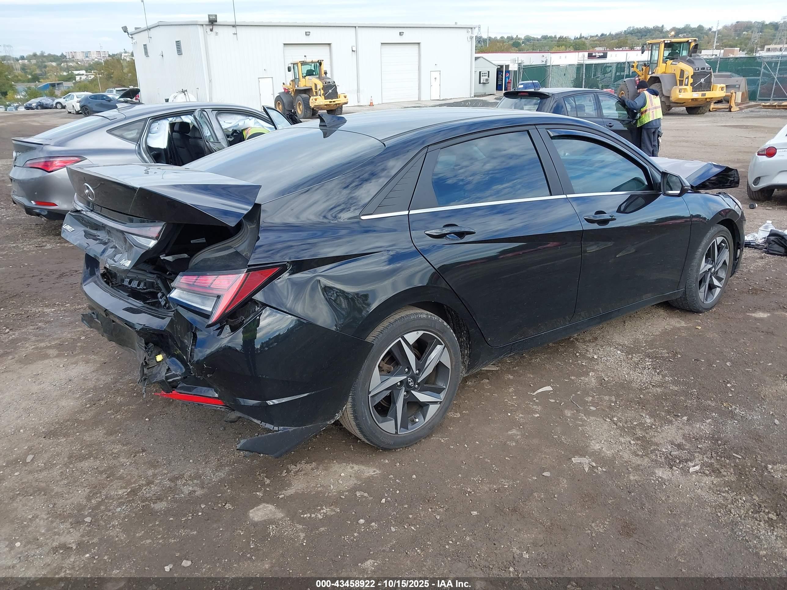 HYUNDAI ELANTRA image 4