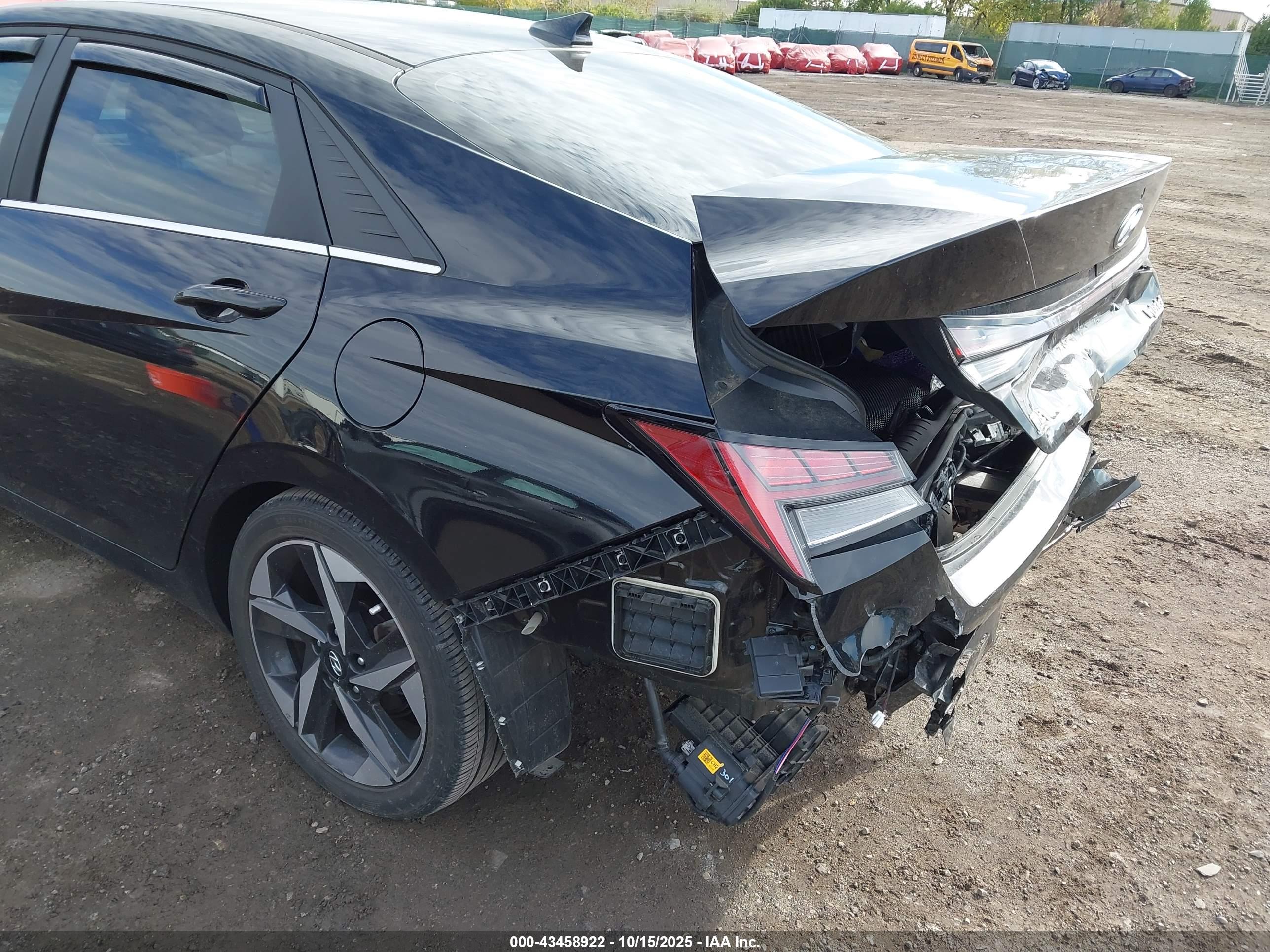HYUNDAI ELANTRA image 6