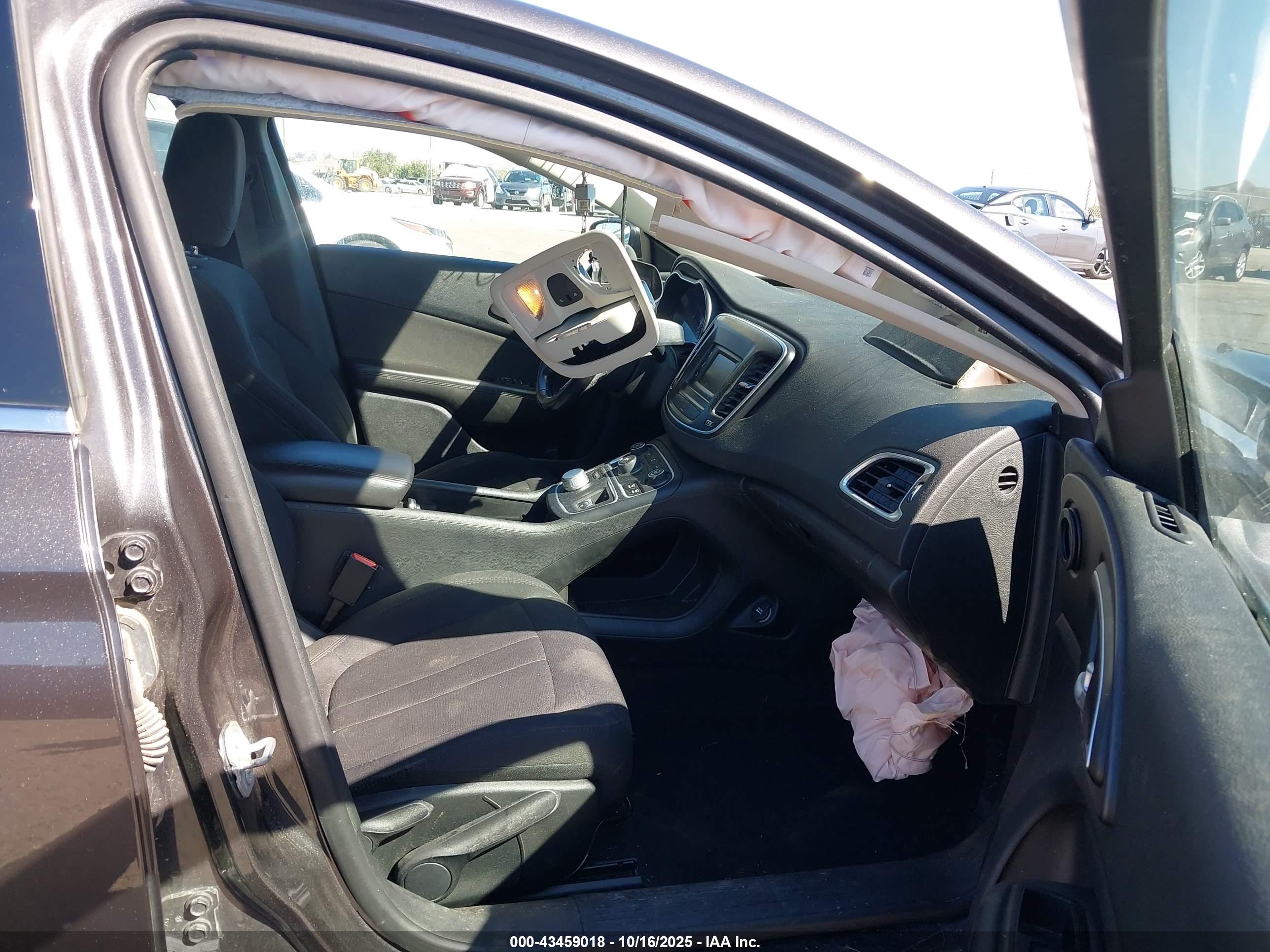 CHRYSLER 200 image 5