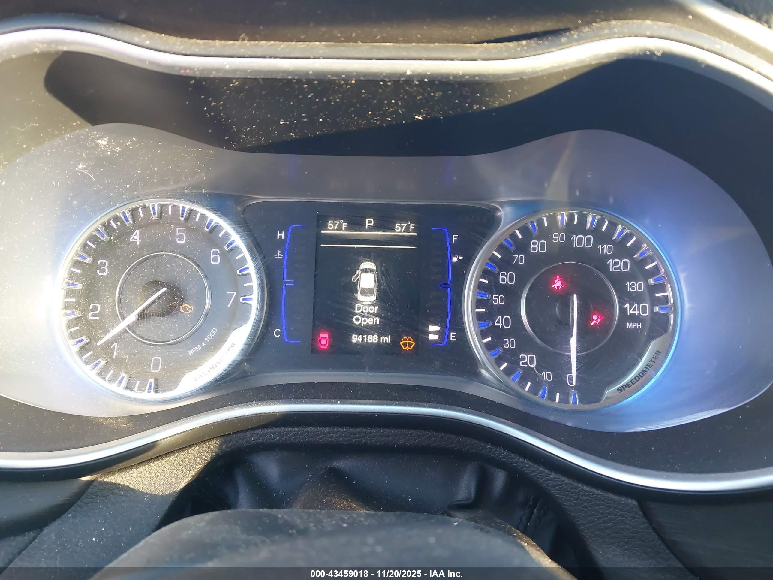 CHRYSLER 200 image 7