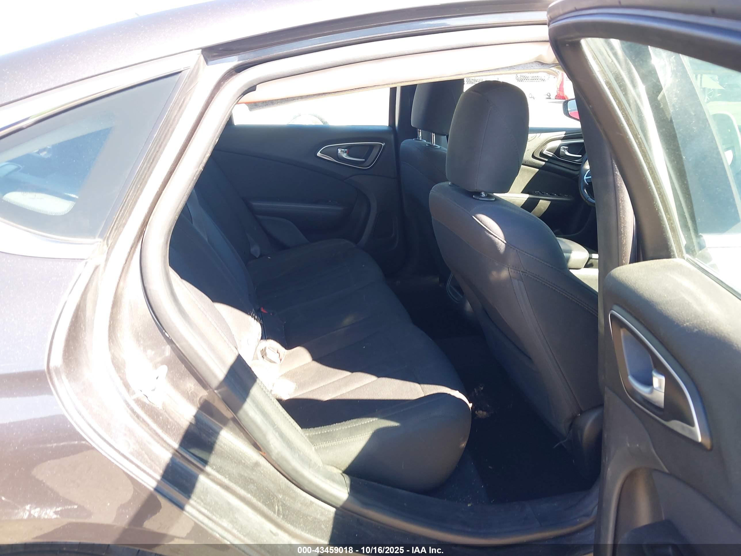 CHRYSLER 200 image 8